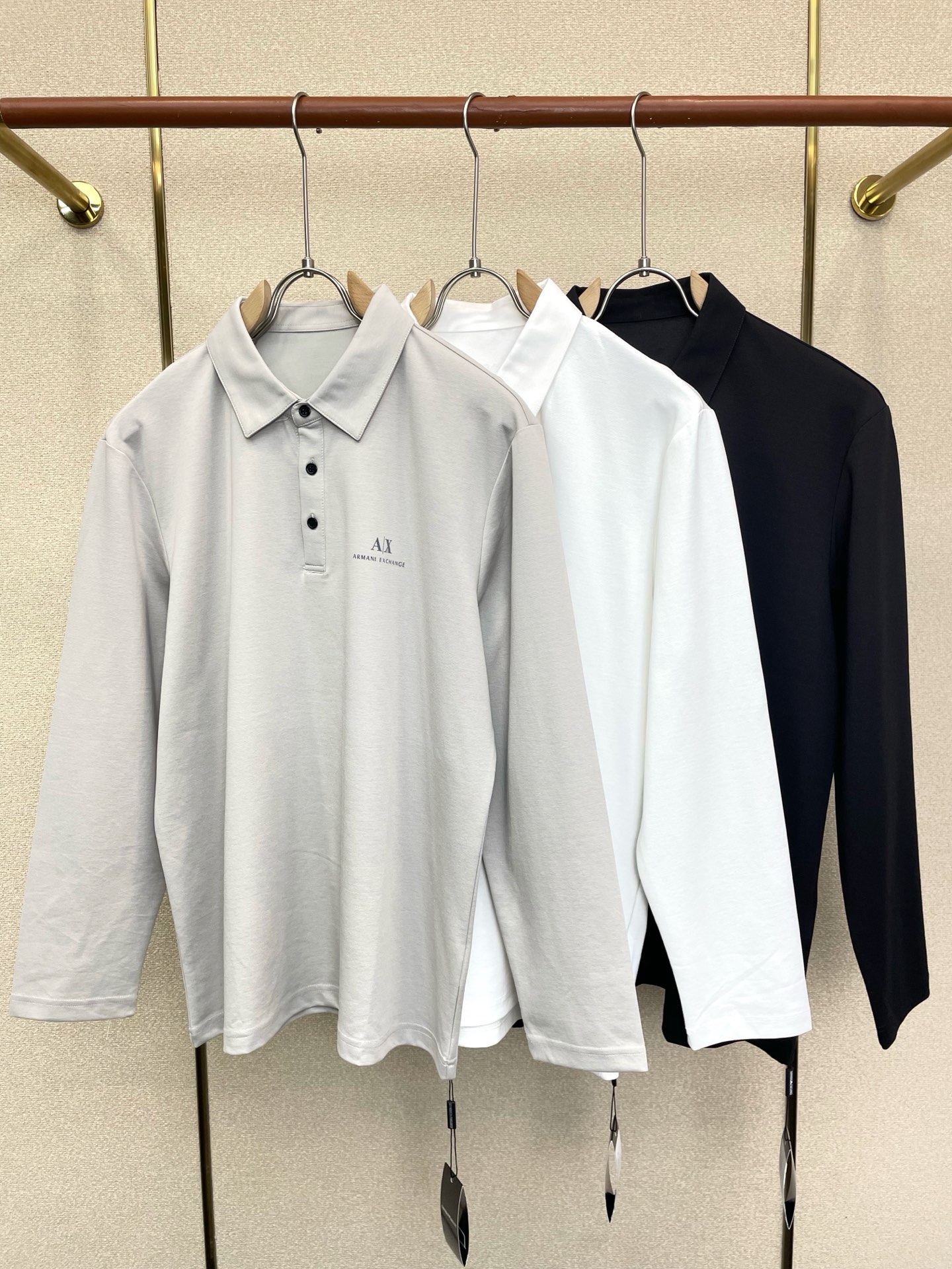 NO:917032,.ARMANI exclusive exclusive supply of new original men's casual long sleeves, high-end customization, high-end version, fashionable and versatile imported fabrics, super soft and delicate to the touch, skin-friendly and comfortable to wear, high-end boutique, the upper body is exquisitely made by the OEM, a must-have item for men, complete with three standards, size M-6XL,,armani,armani,19860909.ARMANI阿玛尼独家专供新款原单男士休闲长袖 高端定制 高端版本 时尚百搭爆款进口面料 手感超柔软细腻 穿着亲肤舒适 高端精品 代工厂精细做上身非常赞 男士必备单品 三标齐全 码数M-6XL,,armani,armani,,Men's clothing