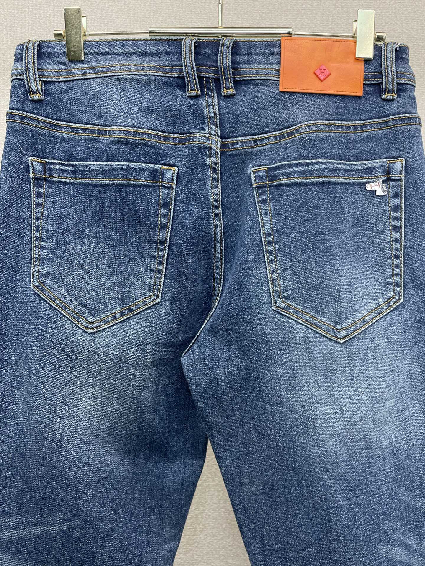 Hermès爱马仕💥砸锅卖铁都要上的新款新款休闲牛仔裤👖高端版本 专柜定制面料 透气舒适度高，细节无可挑剔，品牌元素设计