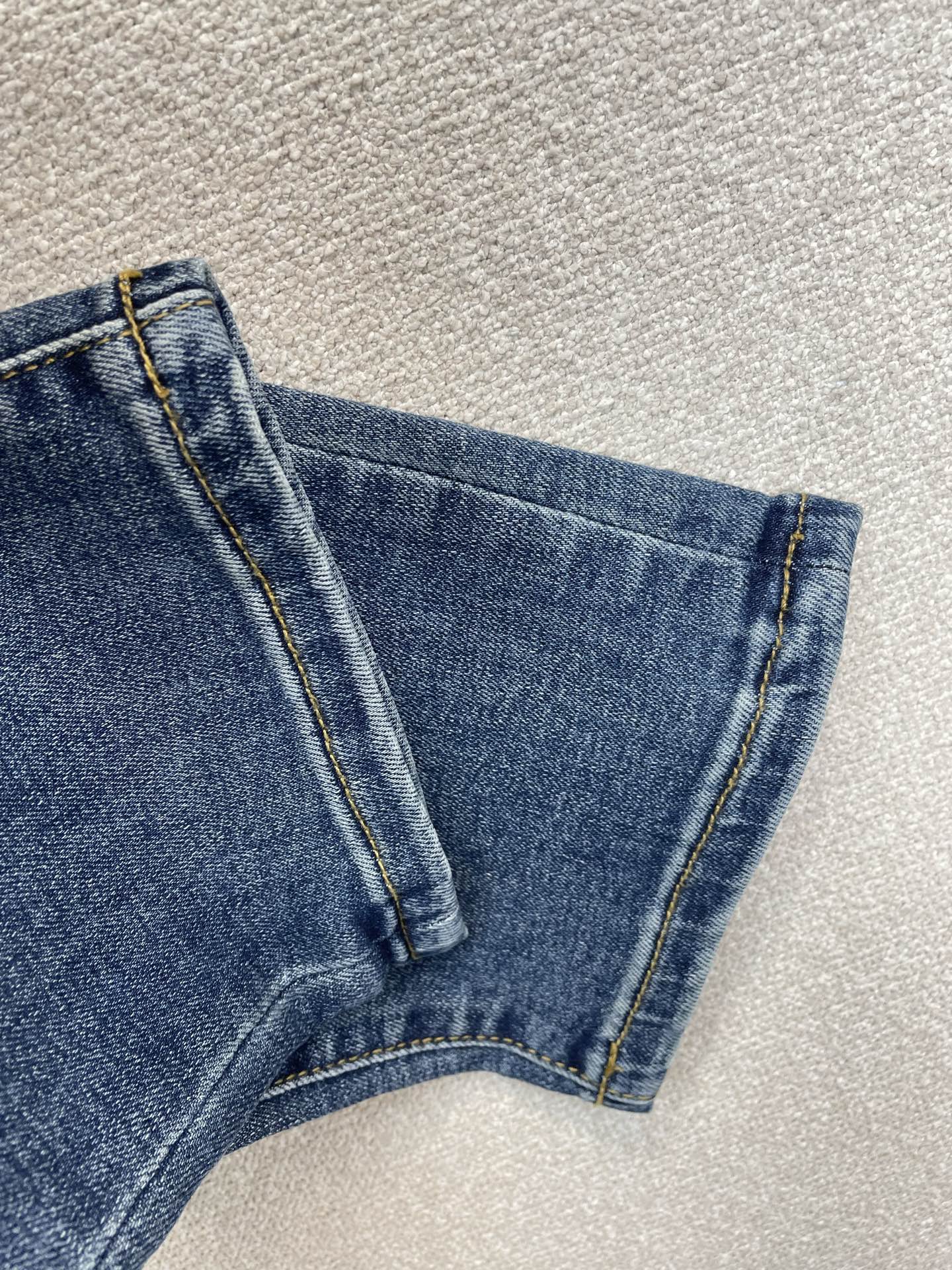 Hermès爱马仕💥砸锅卖铁都要上的新款新款休闲牛仔裤👖高端版本 专柜定制面料 透气舒适度高，细节无可挑剔，品牌元素设计