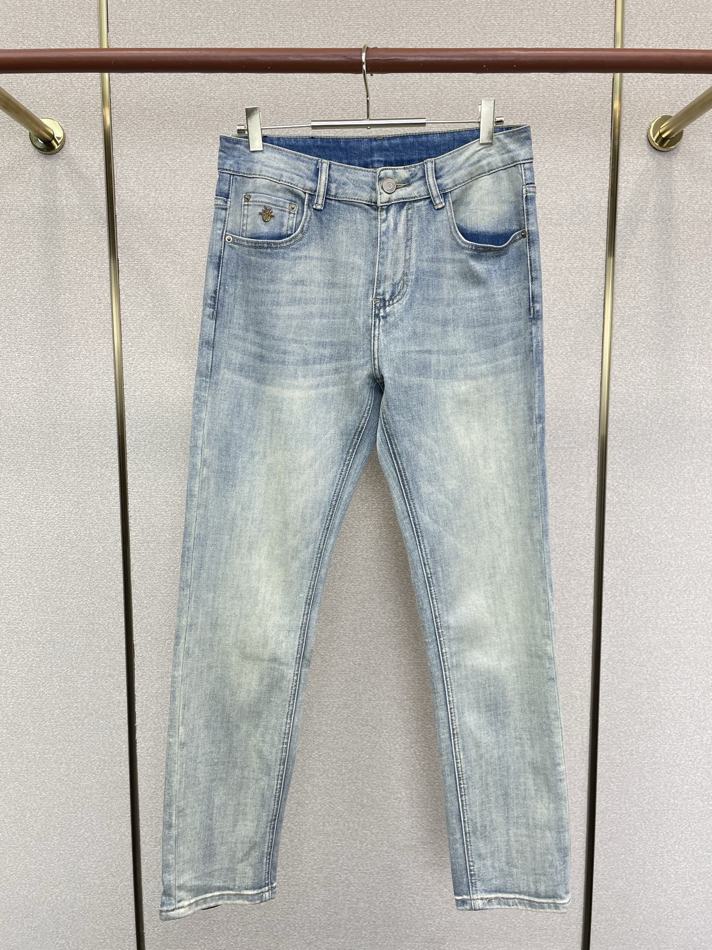 Dior迪奥💥砸锅卖铁都要上的新款新款休闲牛仔裤👖高端版本 专柜定制面料 透气舒适度高，细节无可挑剔，品牌元素设计理念，