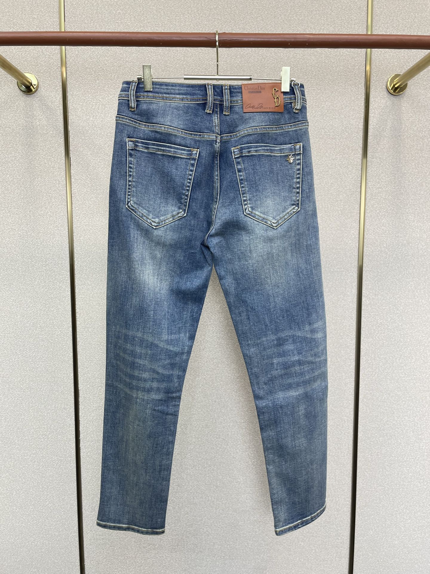 Dior迪奥💥砸锅卖铁都要上的新款新款休闲牛仔裤👖高端版本 专柜定制面料 透气舒适度高，细节无可挑剔，品牌元素设计理念，