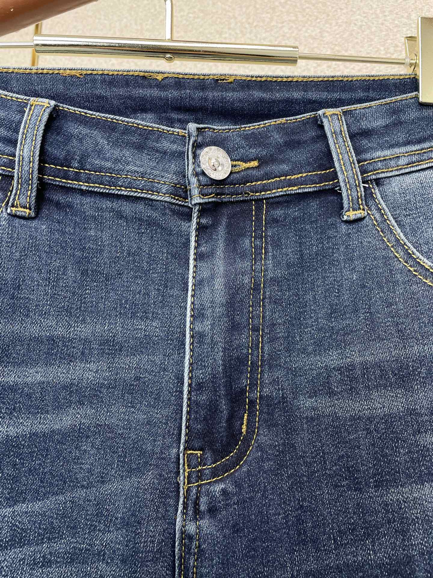 Burberry巴宝莉💥砸锅卖铁都要上的新款新款休闲牛仔裤👖高端版本 专柜定制面料 透气舒适度高，细节无可挑剔，品牌元素