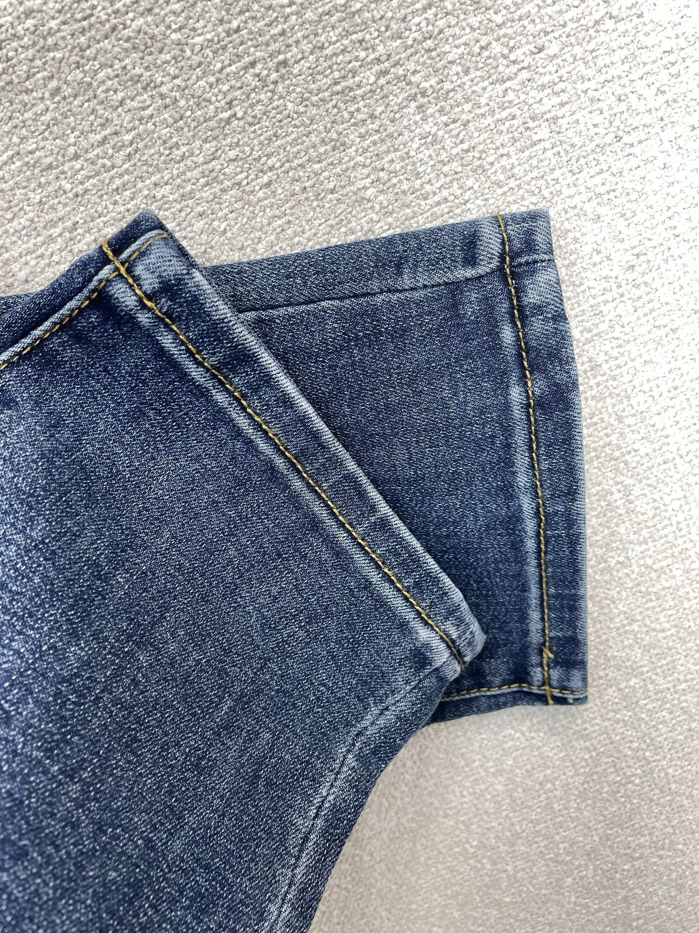 Burberry巴宝莉💥砸锅卖铁都要上的新款新款休闲牛仔裤👖高端版本 专柜定制面料 透气舒适度高，细节无可挑剔，品牌元素