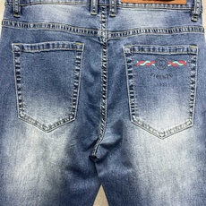 Gucci古驰💥砸锅卖铁都要上的新款新款休闲牛仔裤👖高端版本 专柜定制面料 透气舒适度高,细节无可挑剔,品牌元素设计理念 Gucci古驰💥砸锅卖铁都要上的新款新款休闲牛仔裤👖高端版本 专柜定制面料 透气舒适度高,细节无可挑剔,品牌元素设计理念