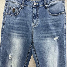 Gucci古驰💥砸锅卖铁都要上的新款新款休闲牛仔裤👖高端版本 专柜定制面料 透气舒适度高,细节无可挑剔,品牌元素设计理念 Gucci古驰💥砸锅卖铁都要上的新款新款休闲牛仔裤👖高端版本 专柜定制面料 透气舒适度高,细节无可挑剔,品牌元素设计理念
