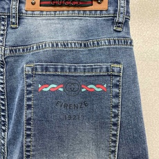 Gucci古驰💥砸锅卖铁都要上的新款新款休闲牛仔裤👖高端版本 专柜定制面料 透气舒适度高,细节无可挑剔,品牌元素设计理念 Gucci古驰💥砸锅卖铁都要上的新款新款休闲牛仔裤👖高端版本 专柜定制面料 透气舒适度高,细节无可挑剔,品牌元素设计理念