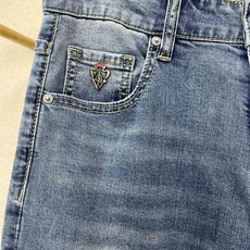 Gucci古驰💥砸锅卖铁都要上的新款新款休闲牛仔裤👖高端版本 专柜定制面料 透气舒适度高,细节无可挑剔,品牌元素设计理念 Gucci古驰💥砸锅卖铁都要上的新款新款休闲牛仔裤👖高端版本 专柜定制面料 透气舒适度高,细节无可挑剔,品牌元素设计理念