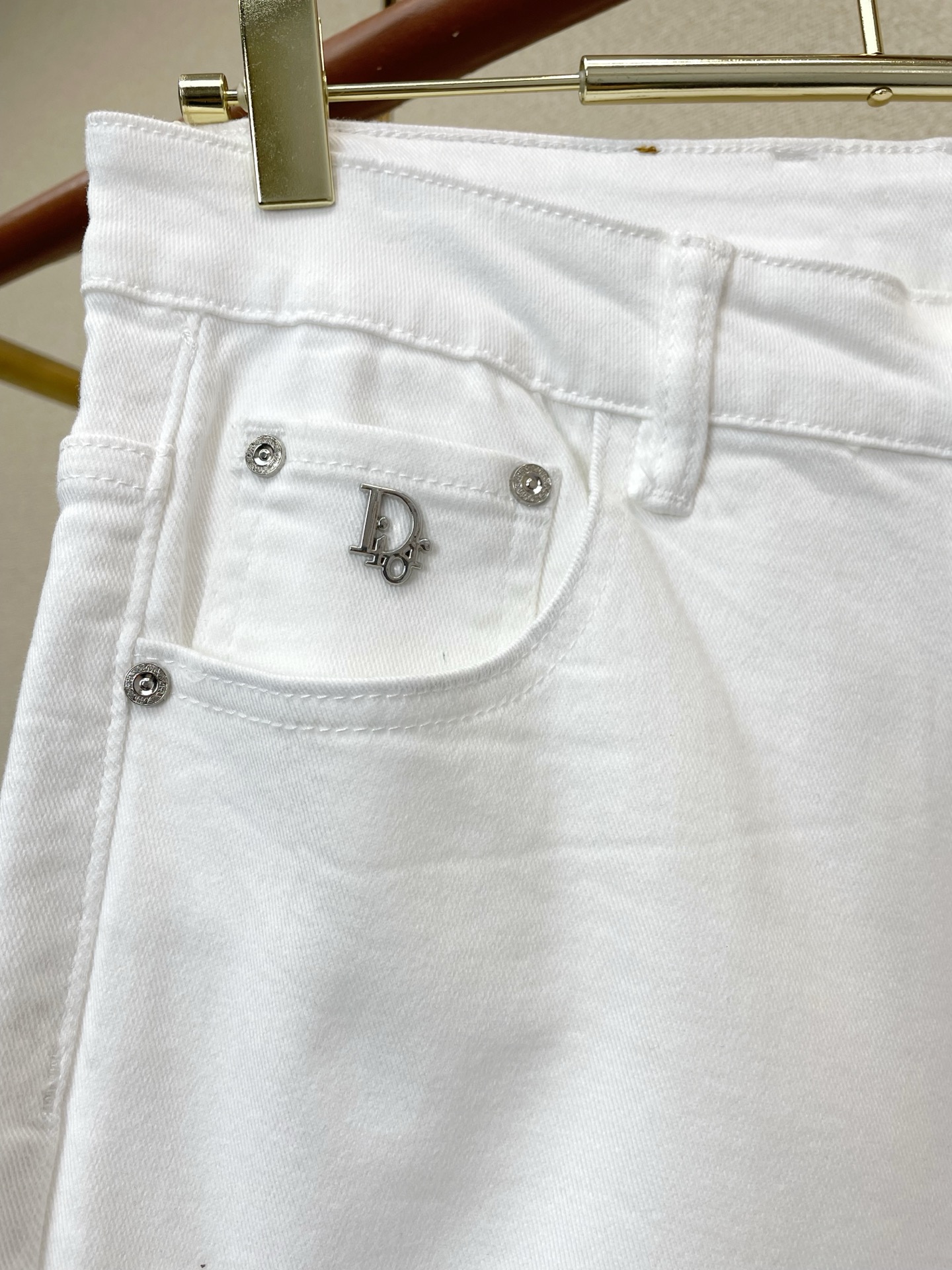 Dior迪奥💥砸锅卖铁都要上的新款新款休闲牛仔裤👖高端版本 专柜定制面料 透气舒适度高，细节无可挑剔，品牌元素设计理念，