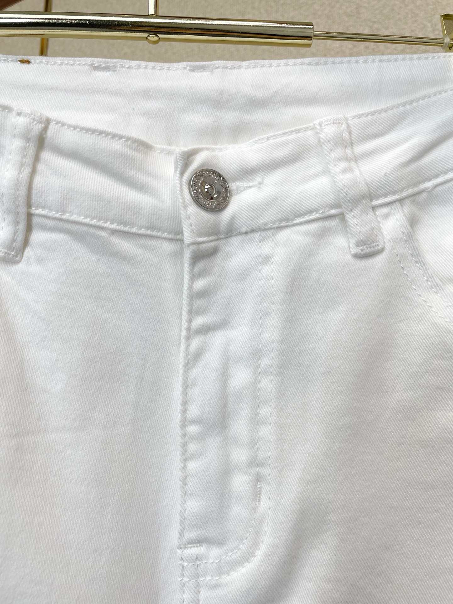 Dior迪奥💥砸锅卖铁都要上的新款新款休闲牛仔裤👖高端版本 专柜定制面料 透气舒适度高，细节无可挑剔，品牌元素设计理念，