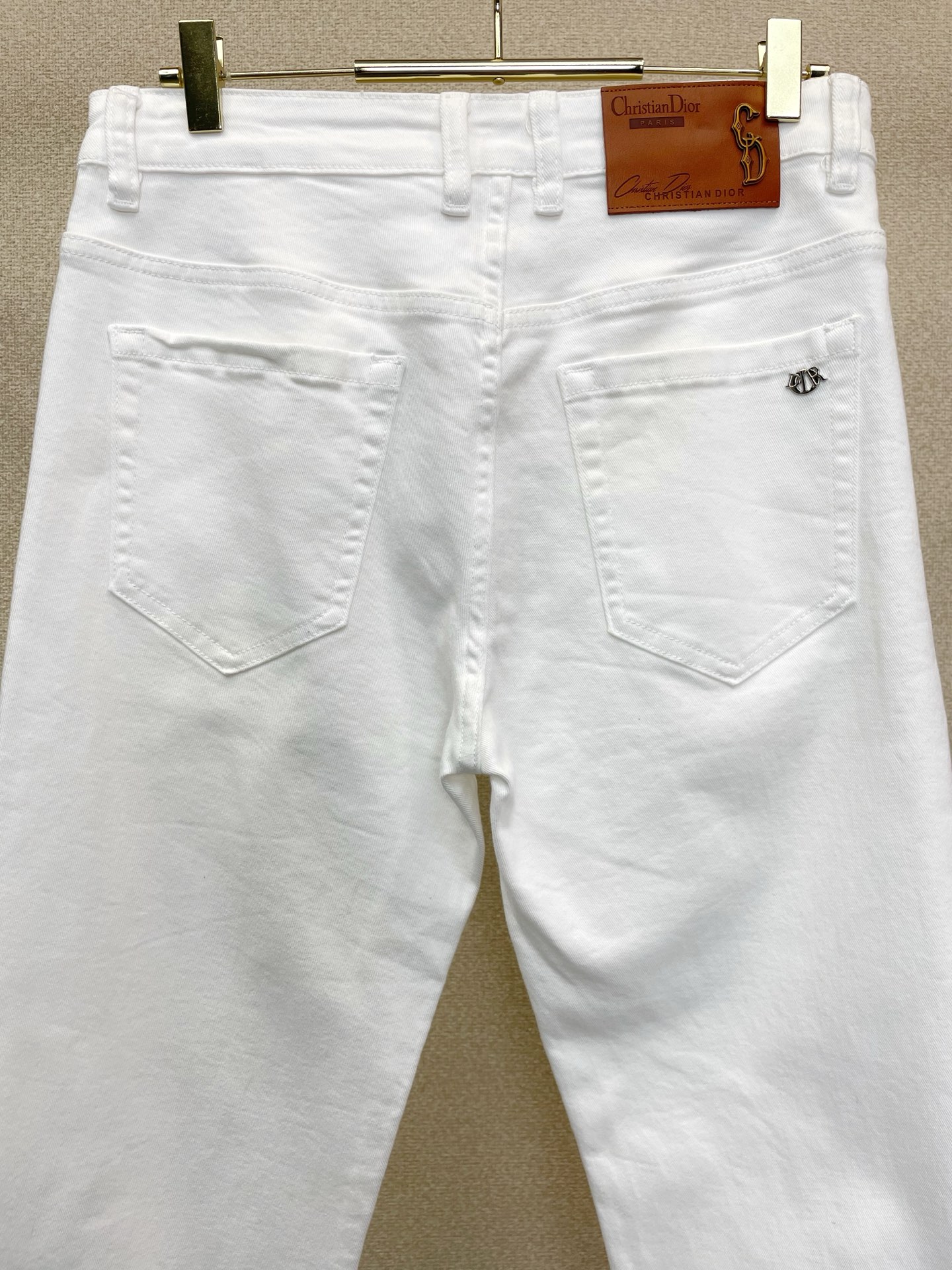 Dior迪奥💥砸锅卖铁都要上的新款新款休闲牛仔裤👖高端版本 专柜定制面料 透气舒适度高，细节无可挑剔，品牌元素设计理念，