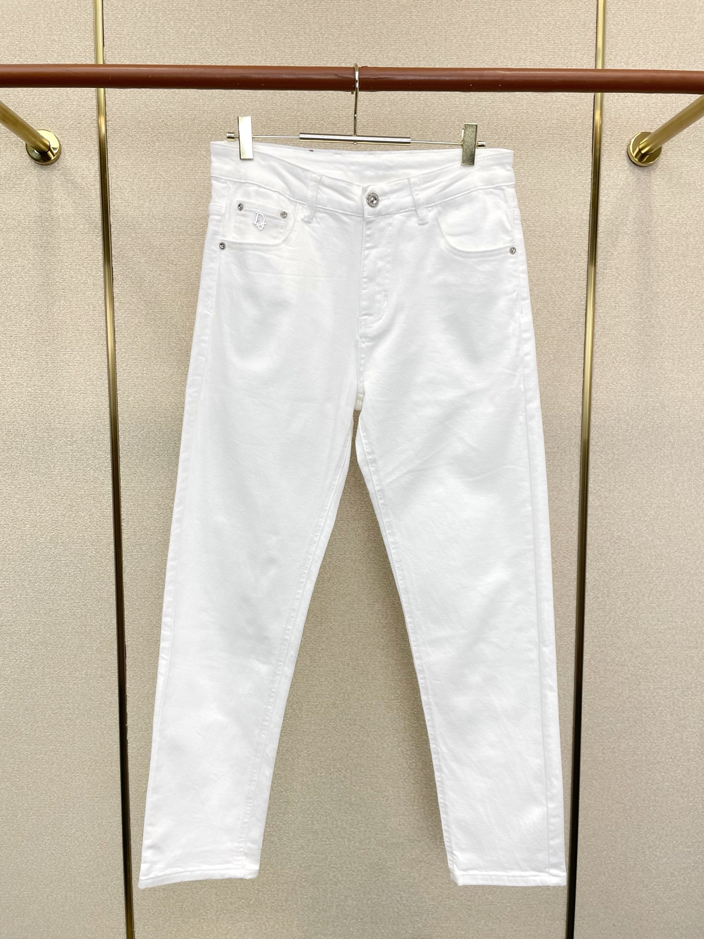 Dior迪奥💥砸锅卖铁都要上的新款新款休闲牛仔裤👖高端版本 专柜定制面料 透气舒适度高，细节无可挑剔，品牌元素设计理念，