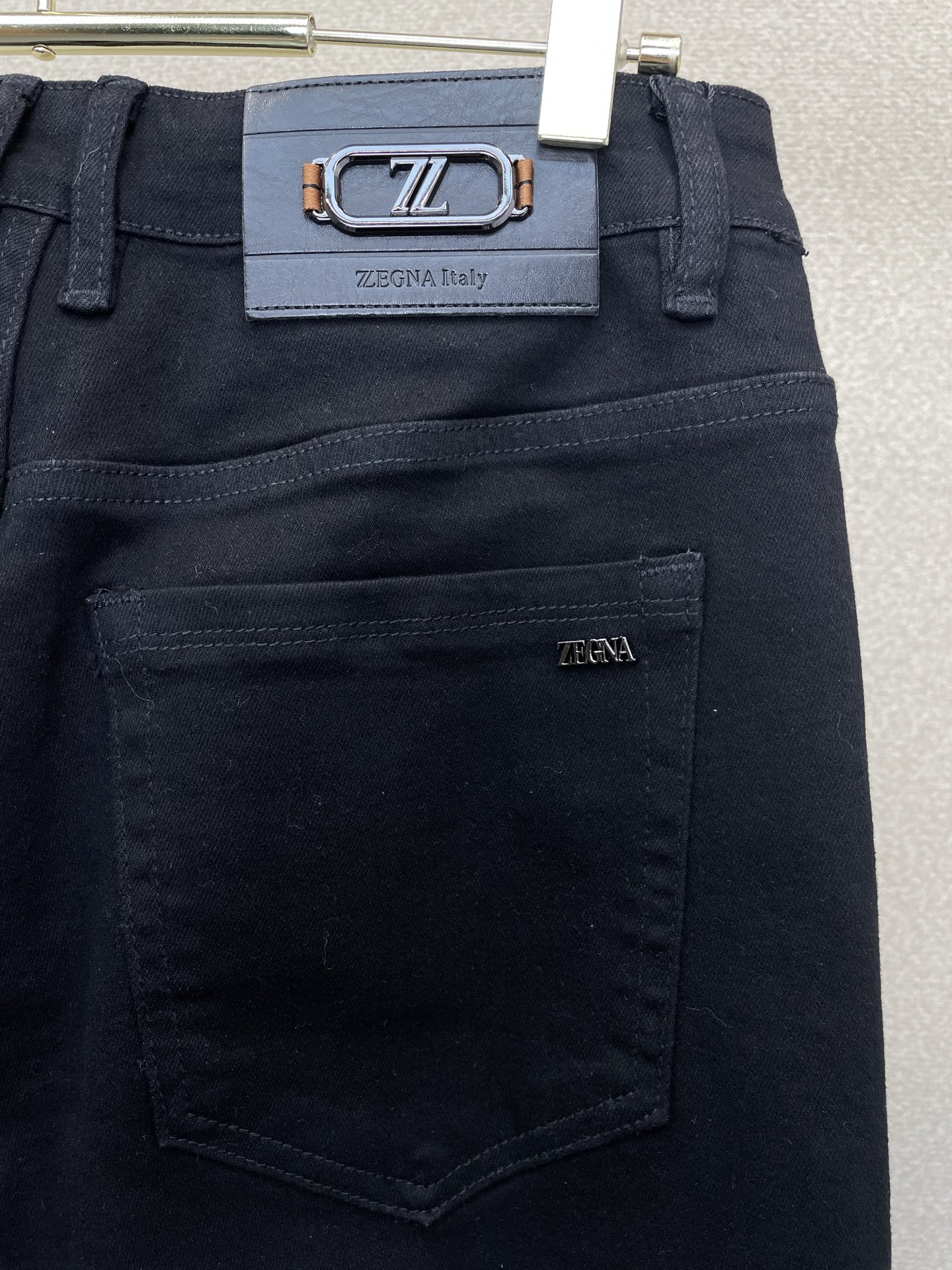 ZEGNA杰尼亚💥砸锅卖铁都要上的新款新款休闲牛仔裤👖高端版本 专柜定制面料 透气舒适度高，细节无可挑剔，品牌元素设计理