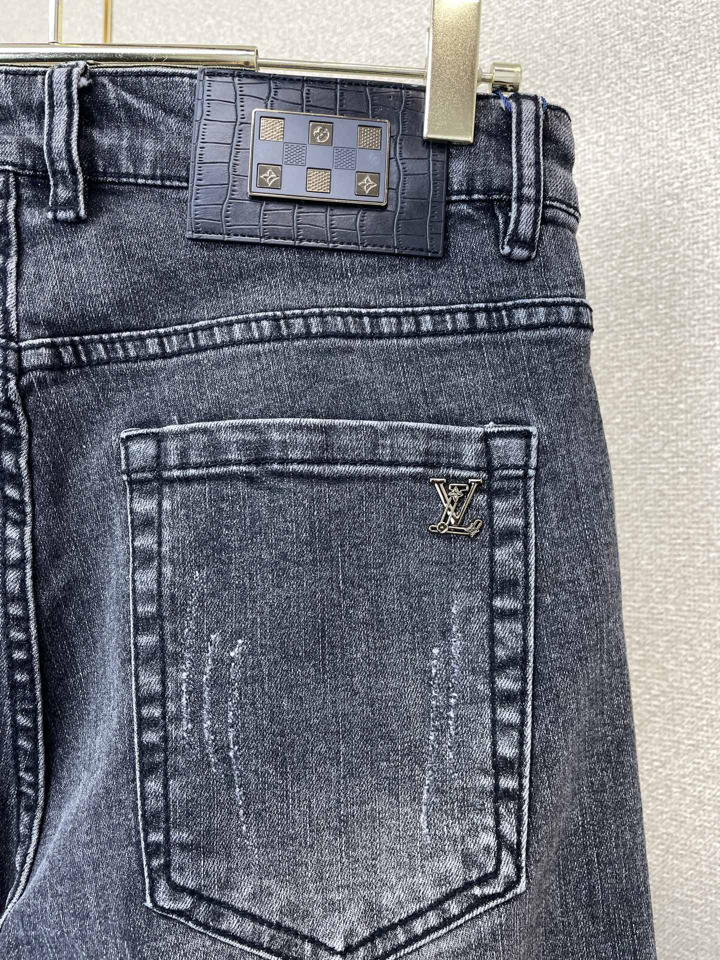 Louis Vuitton路易威登💥砸锅卖铁都要上的新款新款休闲牛仔裤👖高端版本 专柜定制面料 透气舒适度高，细节无可挑