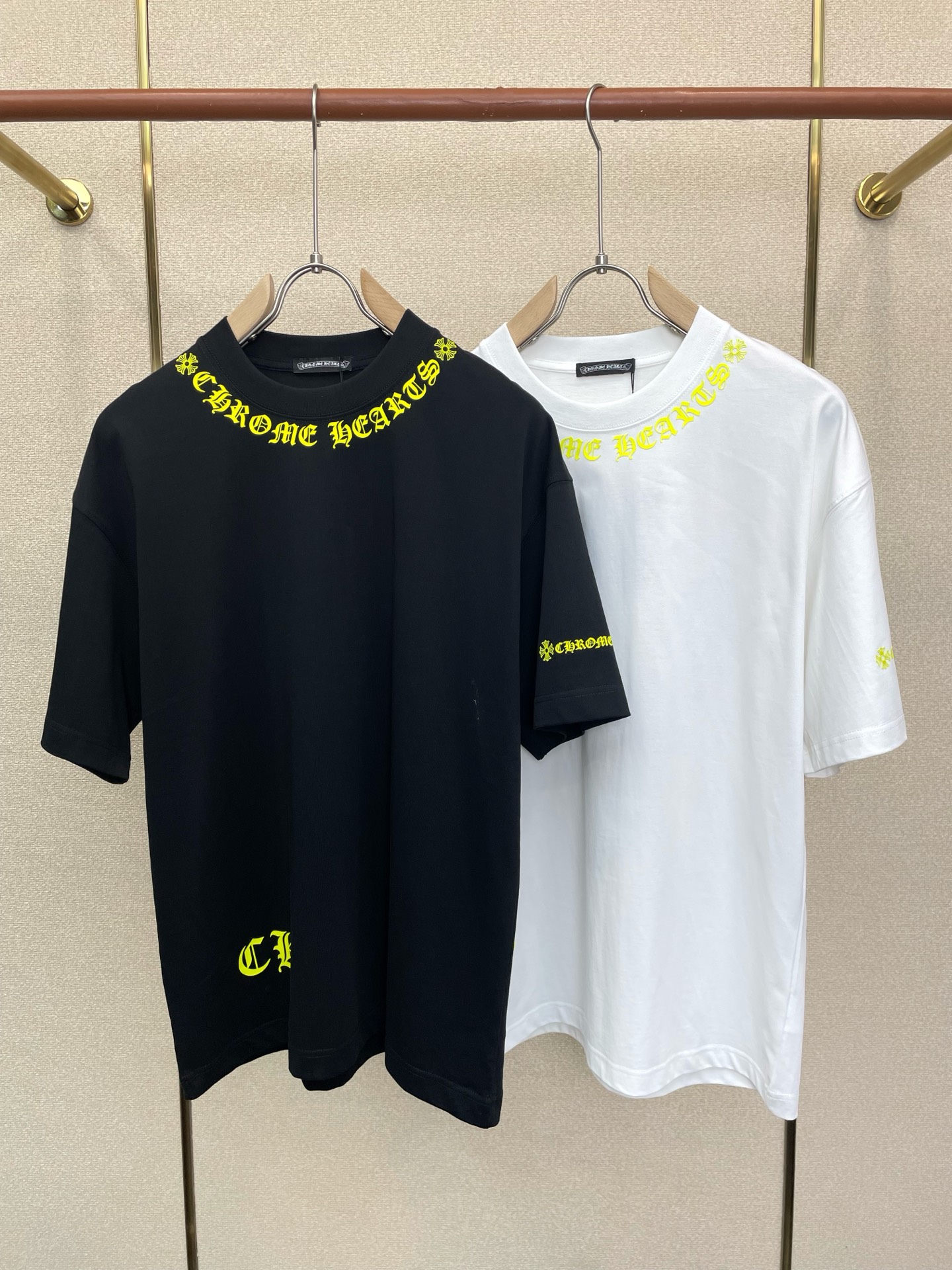 NO:917041,.Chrome hearts are exclusive to the new original men's casual short sleeves. High-end customization. High-end version. Fashionable and versatile imported fabrics. Super soft and delicate feel. Skin-friendly and comfortable to wear. High-end boutique. The upper body is exquisitely made by the factory. A must-have item for men. Three complete standards. Size S-2XL,, chrome hearts, chrome hearts, T-shirt,19860909.Chrome hearts克罗心独家专供新款原单男士休闲短袖 高端定制 高端版本 时尚百搭爆款进口面料 手感超柔软细腻 穿着亲肤舒适 高端精品 代工厂精细做上身非常赞 男士必备单品 三标齐全 码数S-2XL,,chrome hearts,chrome hearts,T-shirt,,Men's clothing