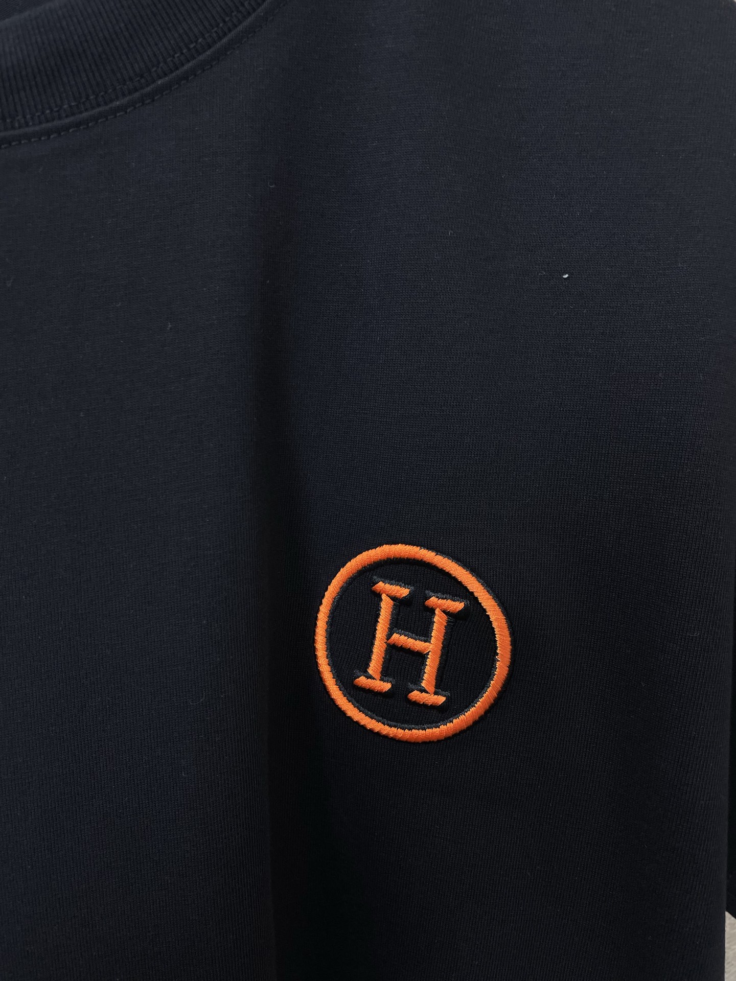 Hermès爱马仕💥砸锅卖铁都要上的新款新款原单男士休闲短袖 高端定制 高端版本 时尚百搭爆款⚠️⚠️✨✨进口面料 手感