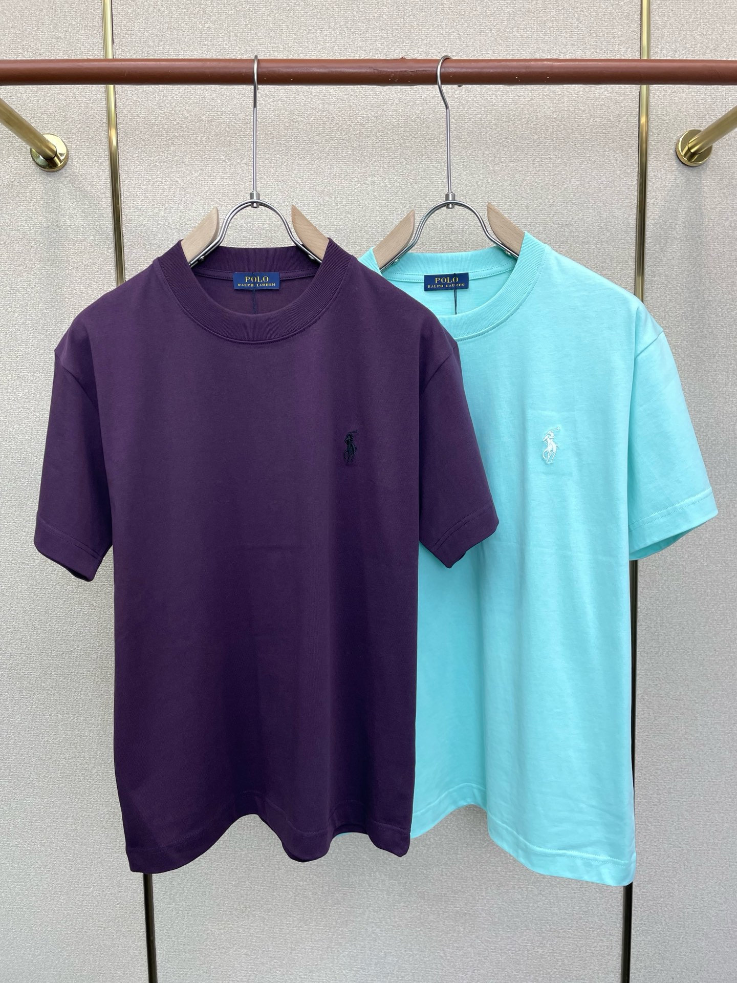 NO:917047,.Ralph Lauren exclusively supplies new original men's casual short sleeves. High-end customization. High-end version. Fashionable and versatile imported fabrics. Super soft and delicate feel. Skin-friendly and comfortable to wear. High-end boutique. The upper body is exquisitely made by the factory. Men's must-have items. Three complete standards. Size S-2XL, loro piana, T-shirt,19860909.Ralph Lauren拉夫劳伦独家专供新款原单男士休闲短袖 高端定制 高端版本 时尚百搭爆款进口面料 手感超柔软细腻 穿着亲肤舒适 高端精品 代工厂精细做上身非常赞 男士必备单品 三标齐全 码数S-2XL,,loro piana,T-shirt,,Men's clothing