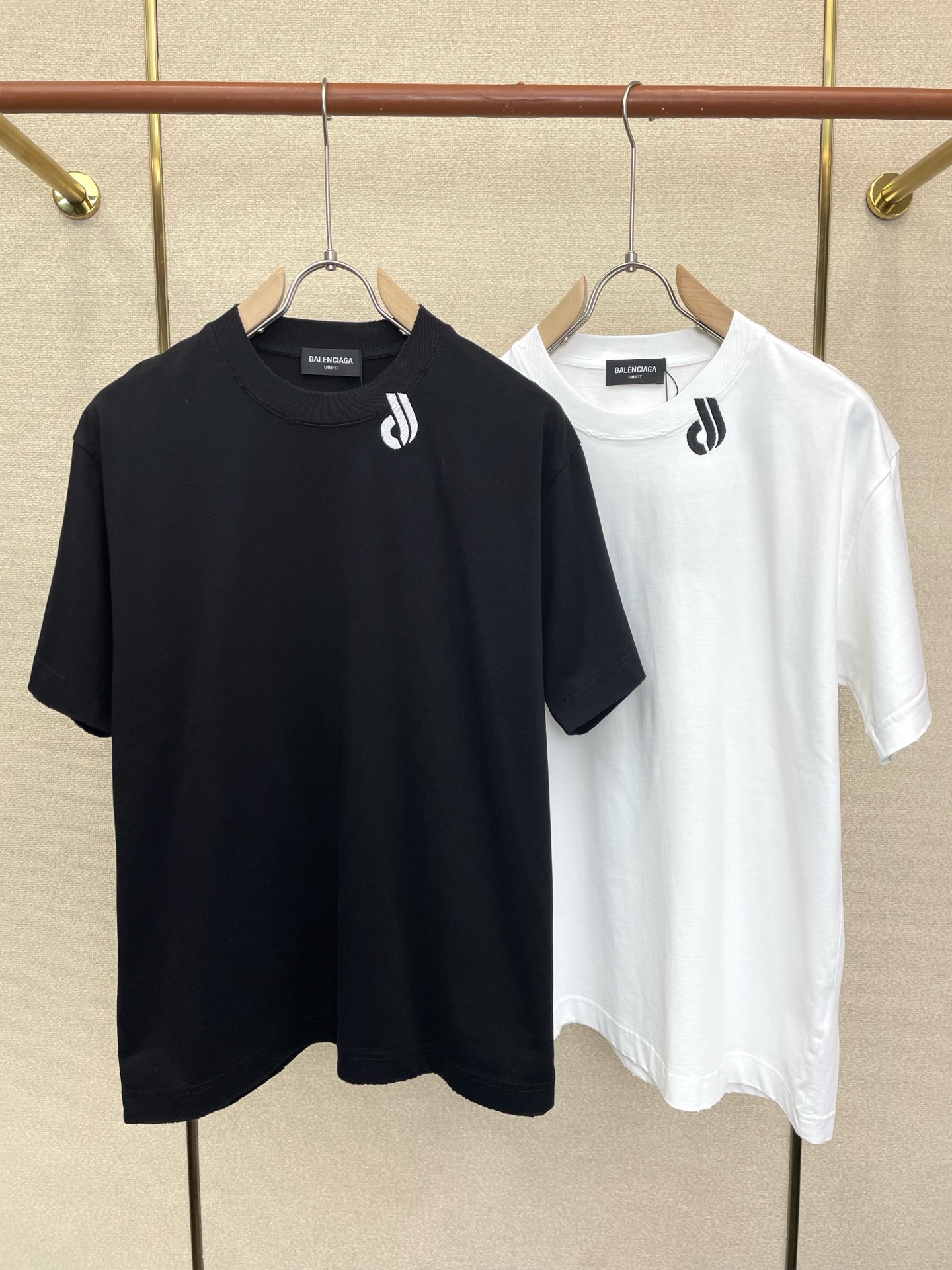 Balenciaga巴黎世家💥砸锅卖铁都要上的新款新款原单男士休闲短袖 高端定制 高端版本 时尚百搭爆款⚠️⚠️✨✨进口