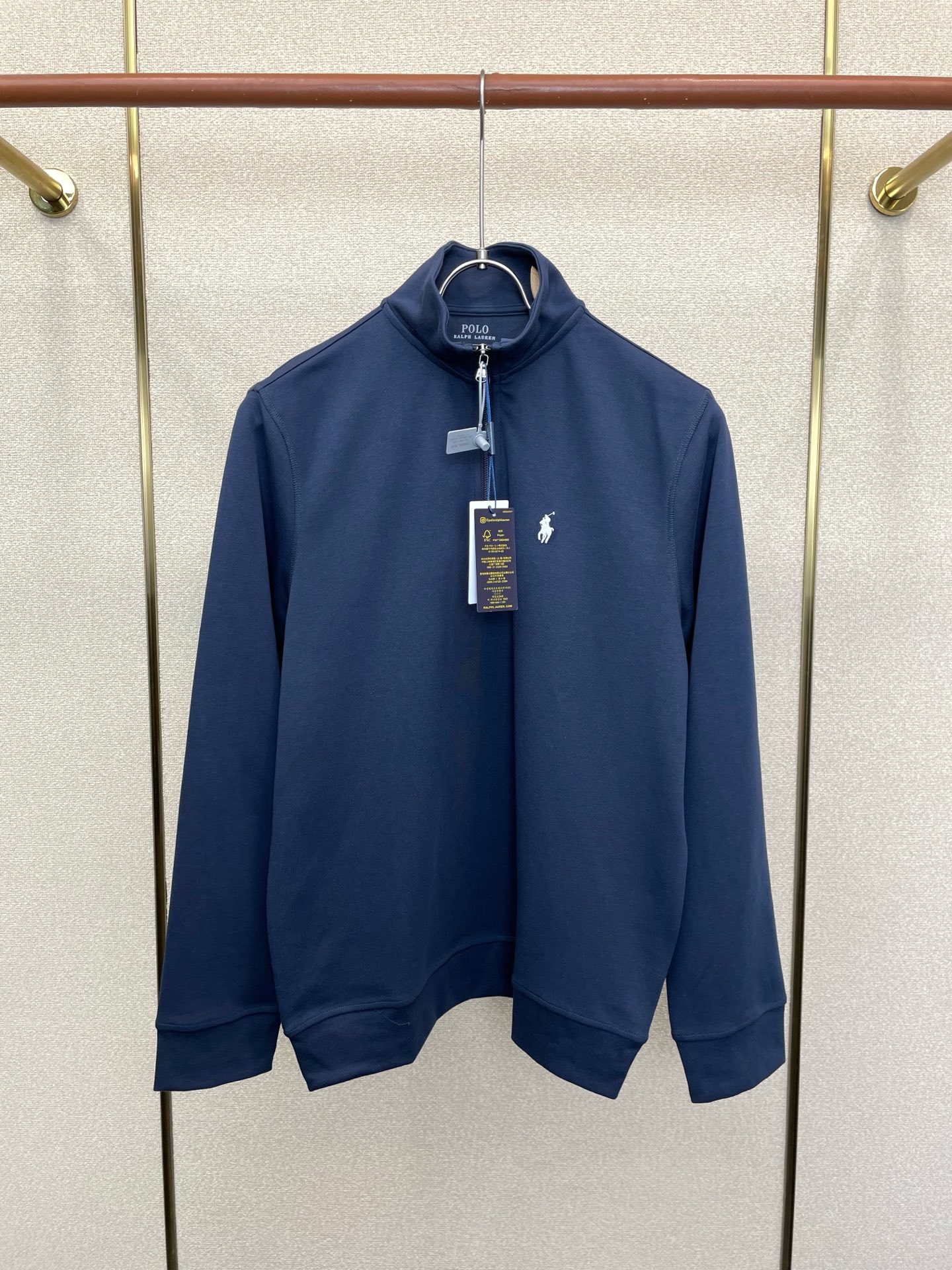 NO:917031,.Ralph Lauren Exclusively sells the same style sweatshirt at the new counter, stand-up collar half-zip embroidered pullover, breathable, comfortable and casual!  Full of high-end feel!  The details are exquisite and high-end, and the workmanship is impeccable!  The original high-end is very high-end!  The fabric is soft, delicate and comfortable, moisture-absorbent, quick-drying and breathable, neat and stylish. Size S-XL, loro piana, hoodie, sweatshirts,19860909.Ralph Lauren拉夫劳伦独家专供新款专柜同款卫衣 立领半拉链刺绣套头衫 透气舒适休闲！高级感满满！细节精致高档,做工无可挑剔！原版高端很显高级！面料柔软细腻舒适 吸湿速干透气,利落有型.码数S-XL,,loro piana,hoodie,sweatshirts,,Men's clothing
