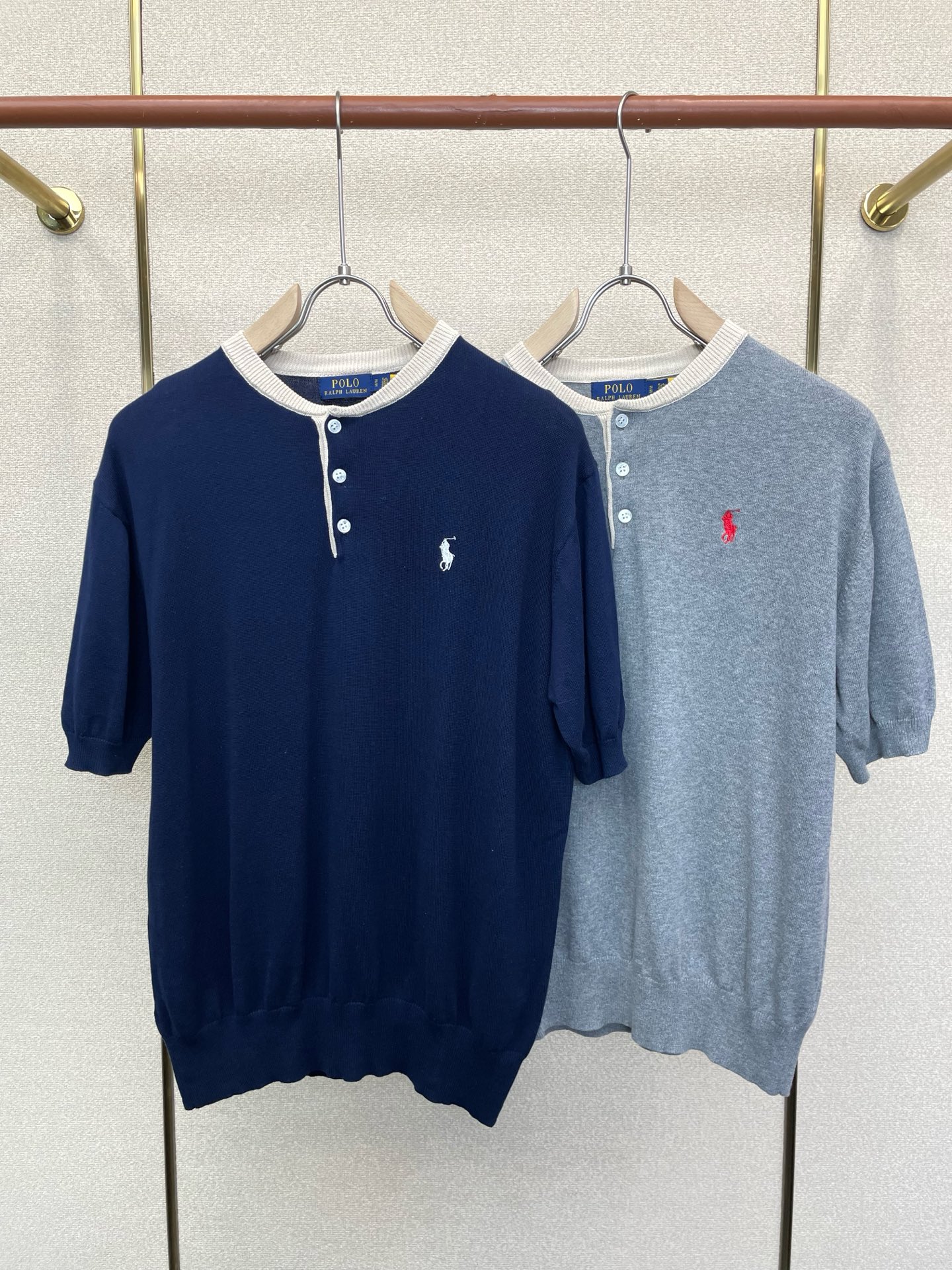 NO:917045,.Ralph Lauren exclusively supplies the new original men's casual knitted short-sleeves. High-end customization. High-end version. Fashionable and versatile imported fabrics. Super soft and delicate feel. Skin-friendly and comfortable to wear. High-end boutique. The upper body is exquisitely made by the factory. A must-have item for men. Three complete standards. Size S-XL, loro piana, T-shirt,19860909.Ralph Lauren拉夫劳伦独家专供新款原单男士休闲针织短袖 高端定制 高端版本 时尚百搭爆款进口面料 手感超柔软细腻 穿着亲肤舒适 高端精品 代工厂精细做上身非常赞 男士必备单品 三标齐全 码数S-XL,,loro piana,T-shirt,,Men's clothing