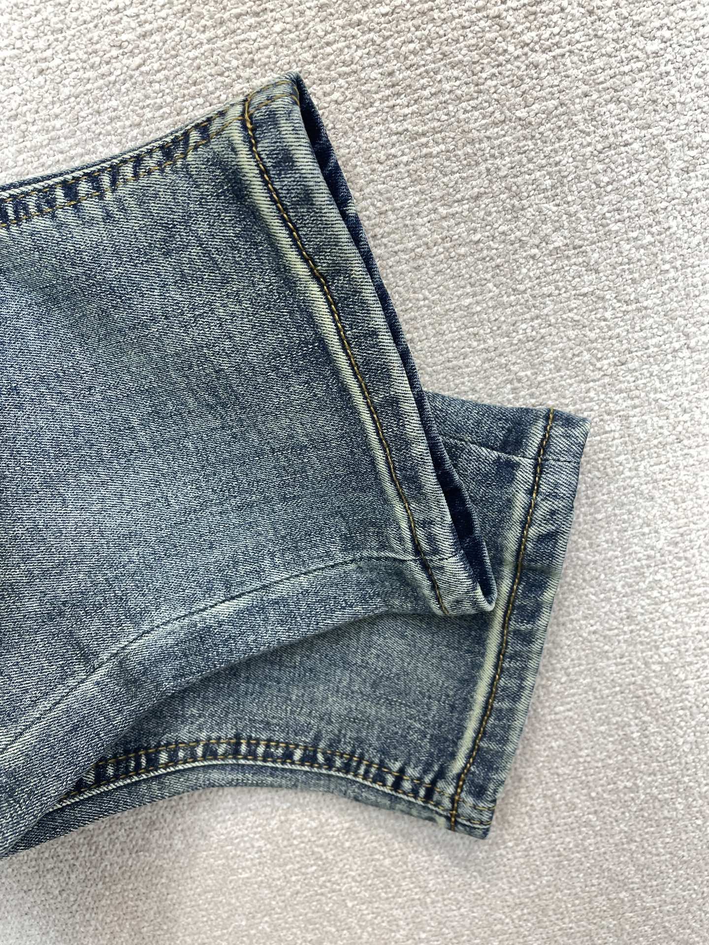 Arc’teryx始祖鸟💥砸锅卖铁都要上的新款新款休闲牛仔裤👖高端版本 专柜定制面料 透气舒适度高，细节无可挑剔，品牌元