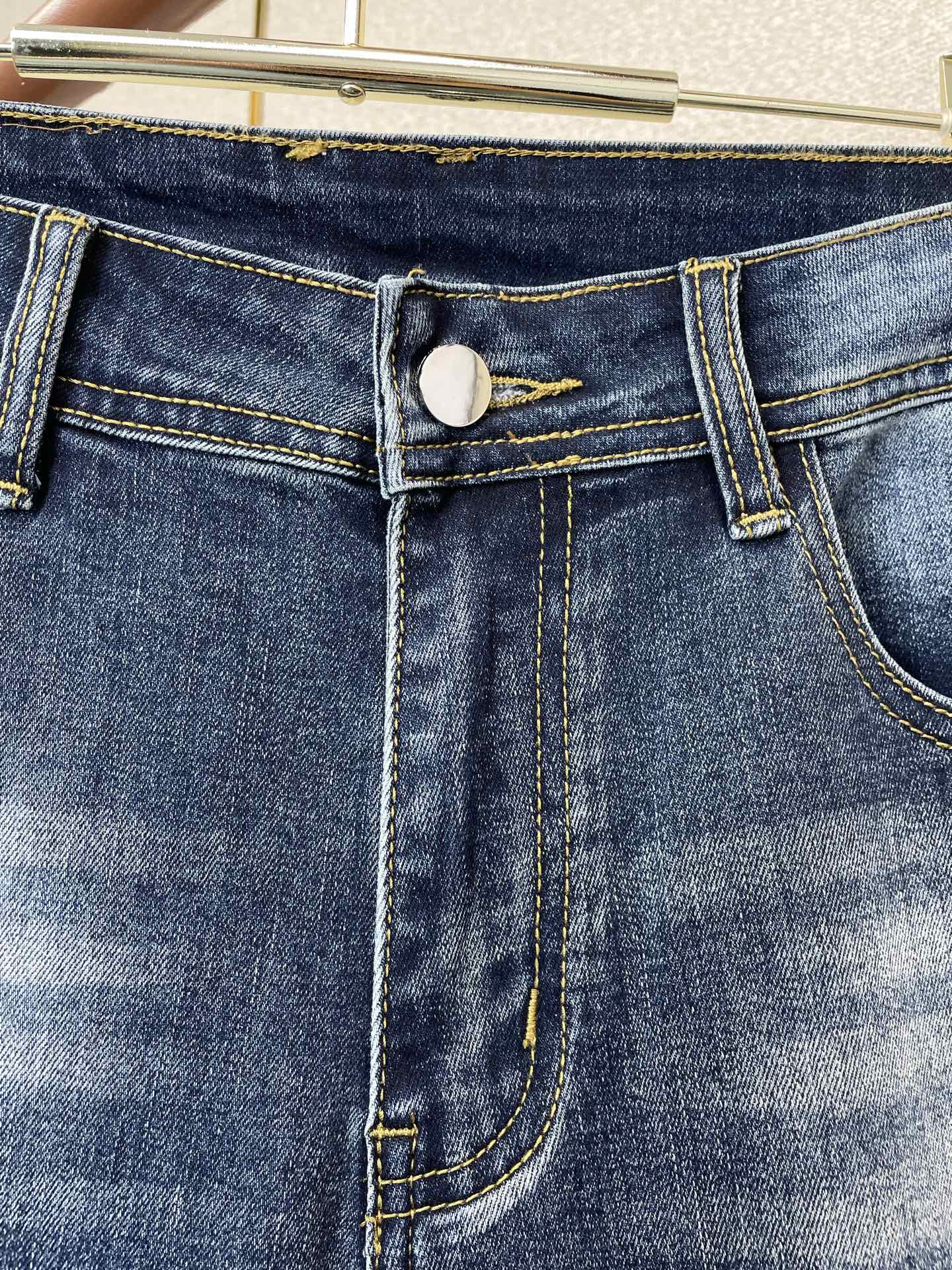 Balenciaga巴黎世家💥砸锅卖铁都要上的新款新款休闲牛仔裤👖高端版本 专柜定制面料 透气舒适度高，细节无可挑剔，品