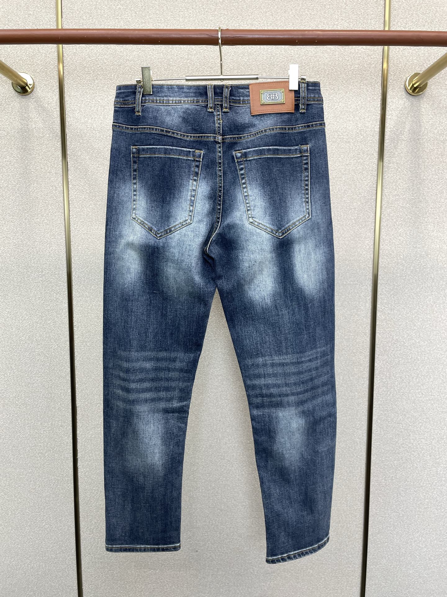 Balenciaga巴黎世家💥砸锅卖铁都要上的新款新款休闲牛仔裤👖高端版本 专柜定制面料 透气舒适度高，细节无可挑剔，品