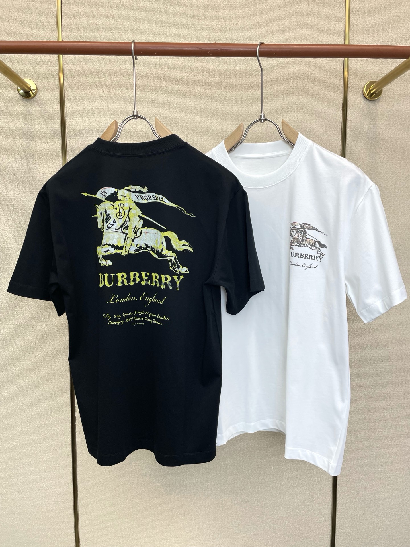 Burberry巴宝莉💥砸锅卖铁都要上的新款新款原单男士休闲短袖 高端定制 高端版本 时尚百搭爆款⚠️⚠️✨✨进口面料 