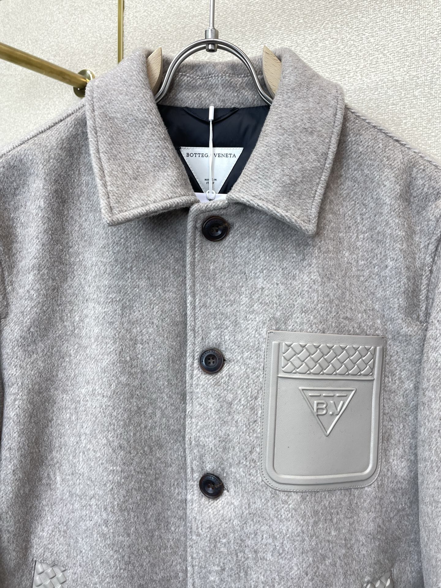 羽绒服-Bottega Veneta葆蝶家💥砸锅卖铁都要上的新款新款原单男士休闲翻领羊毛羽绒外套 高端定制 高端版本 时 羽绒服-Bottega Veneta葆蝶家💥砸锅卖铁都要上的新款新款原单男士休闲翻领羊毛羽绒外套 高端定制 高端版本 时