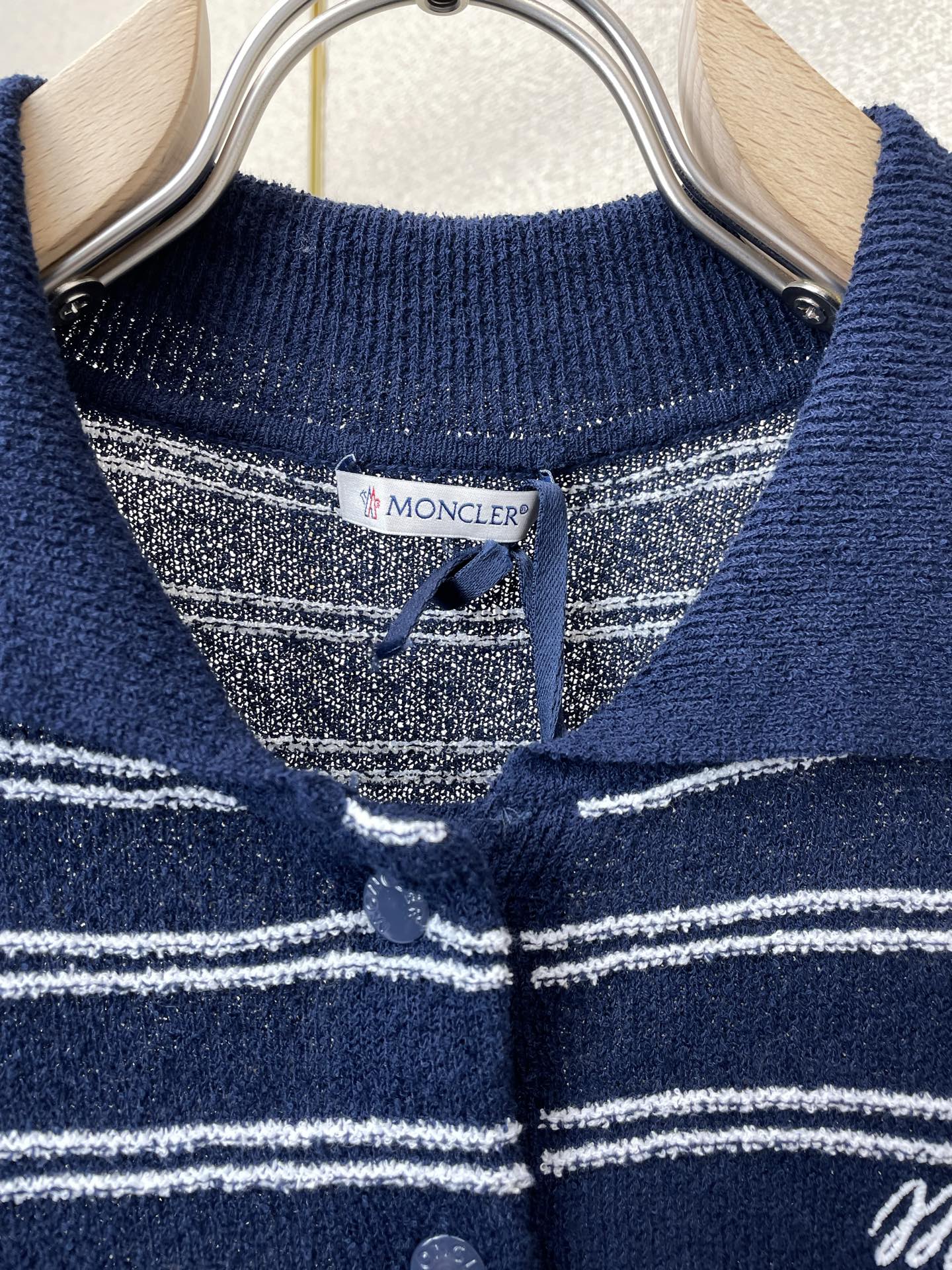 Moncler蒙口👚砸锅卖铁都要上的新款👚新款女装休闲针织短袖 高端版本！独特设计 专柜定制面料 透气舒适度高，细节无可