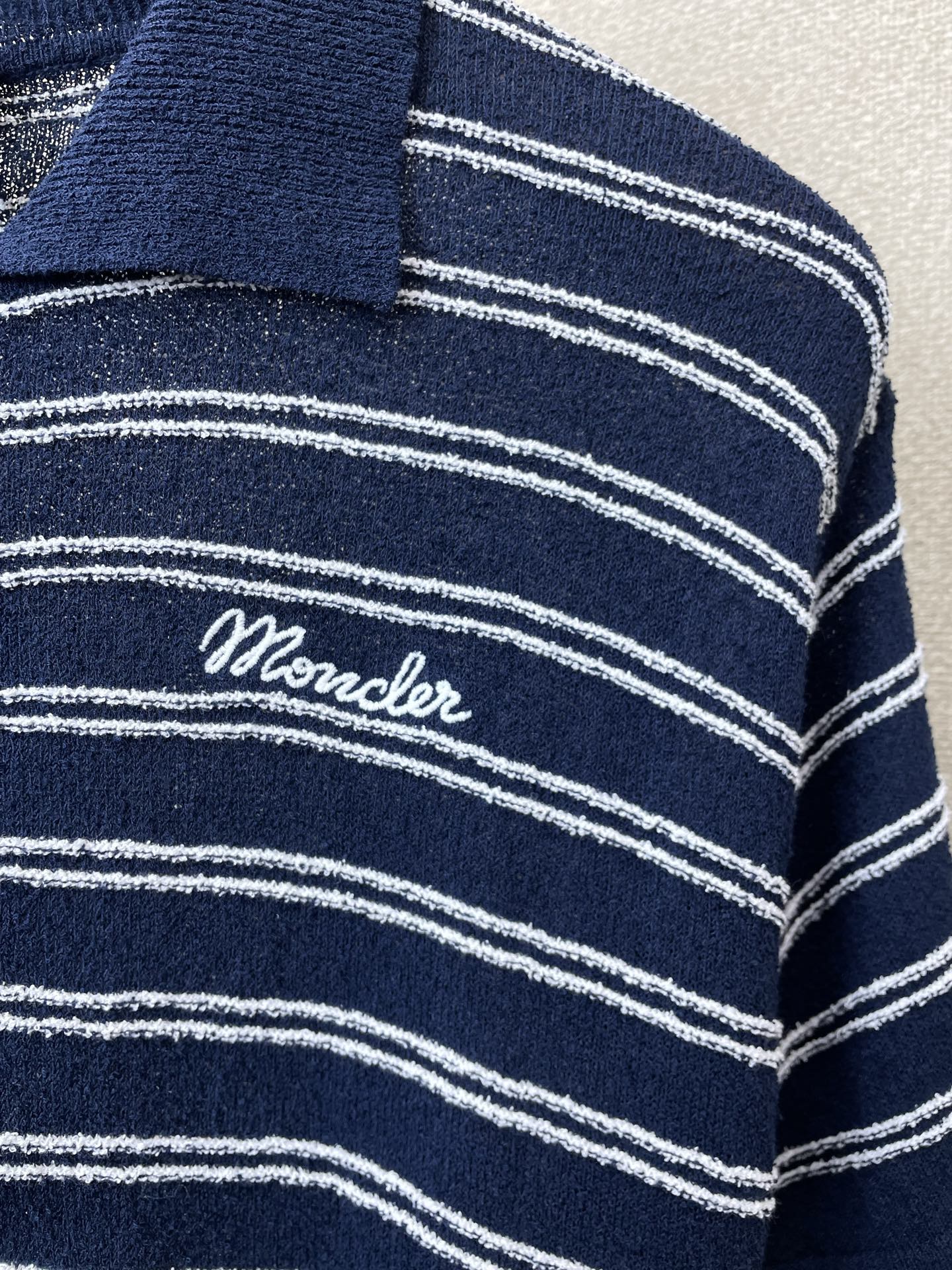 Moncler蒙口👚砸锅卖铁都要上的新款👚新款女装休闲针织短袖 高端版本！独特设计 专柜定制面料 透气舒适度高，细节无可