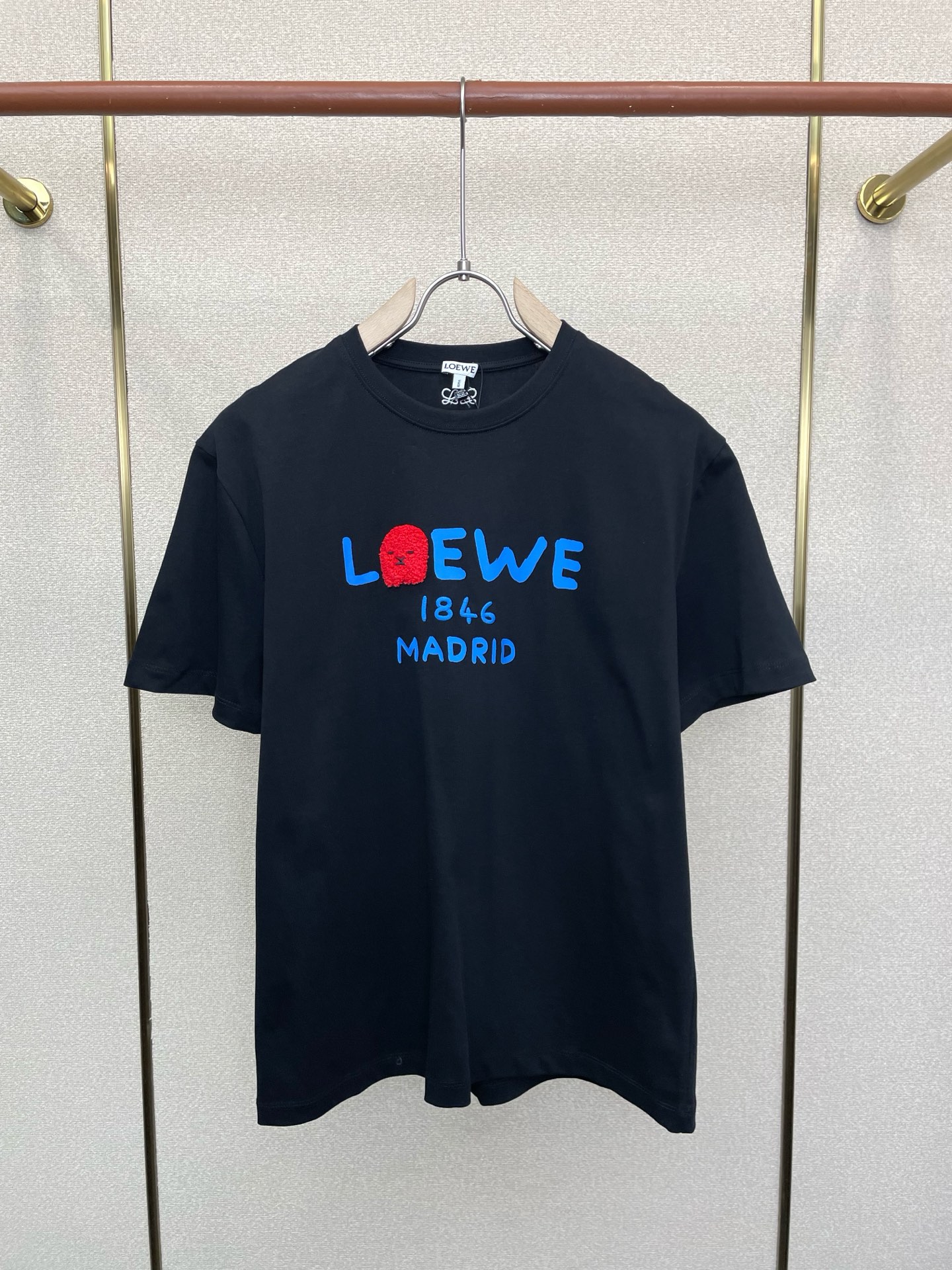 LOEWE罗意威💥砸锅卖铁都要上的新款新款原单男士休闲短袖 高端定制 高端版本 时尚百搭爆款⚠️⚠️✨✨进口面料 手感超