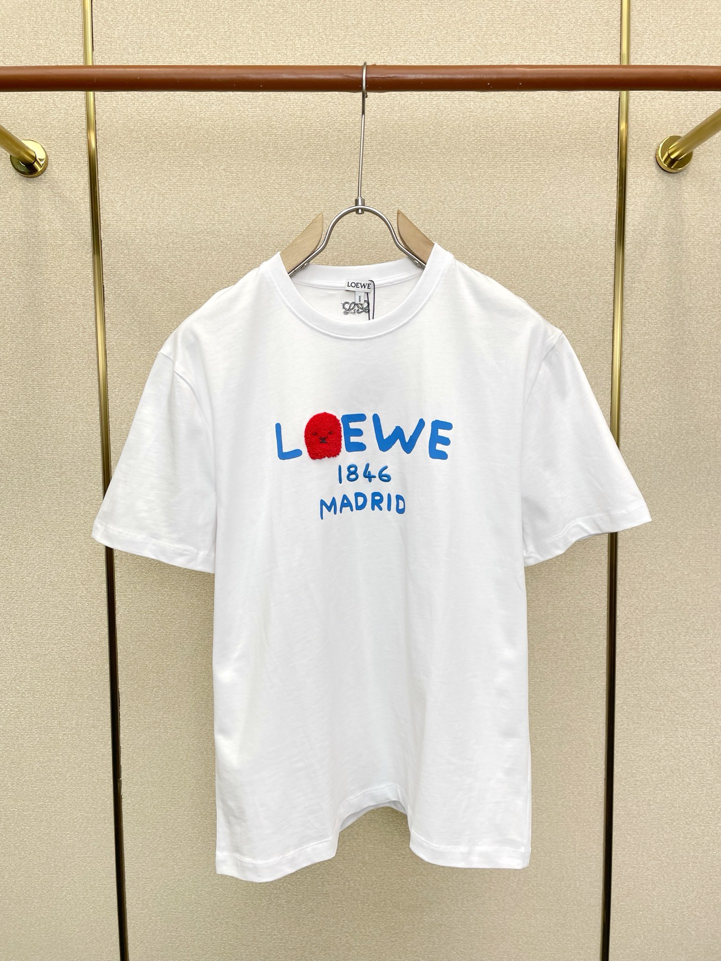 LOEWE罗意威💥砸锅卖铁都要上的新款新款原单男士休闲短袖 高端定制 高端版本 时尚百搭爆款⚠️⚠️✨✨进口面料 手感超