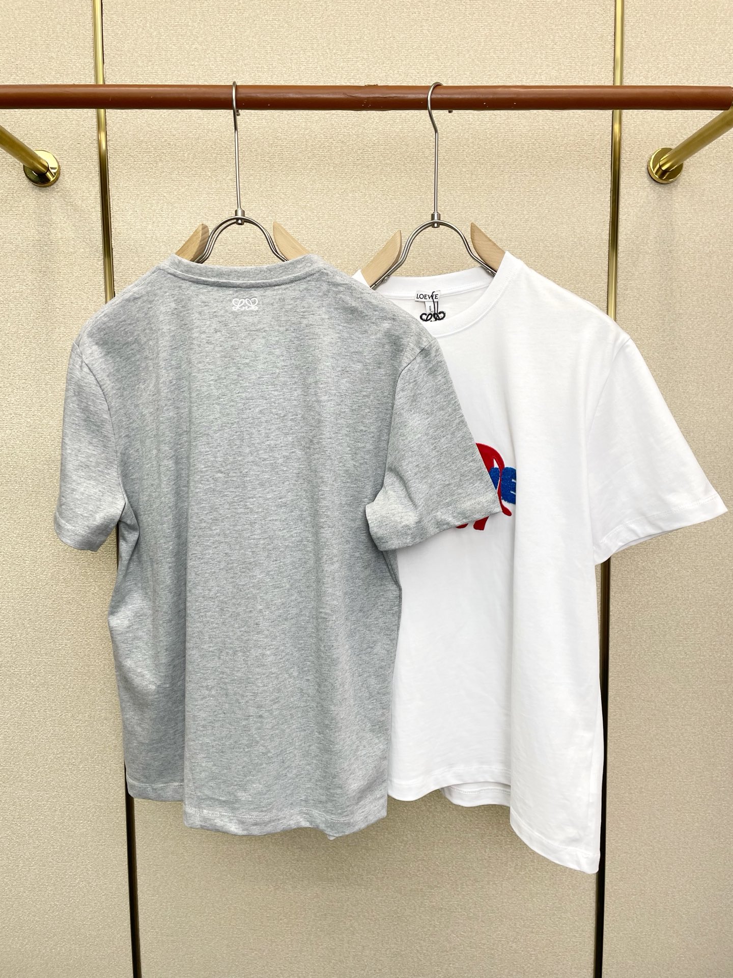 LOEWE罗意威💥砸锅卖铁都要上的新款新款原单男士休闲短袖 高端定制 高端版本 时尚百搭爆款⚠️⚠️✨✨进口面料 手感超