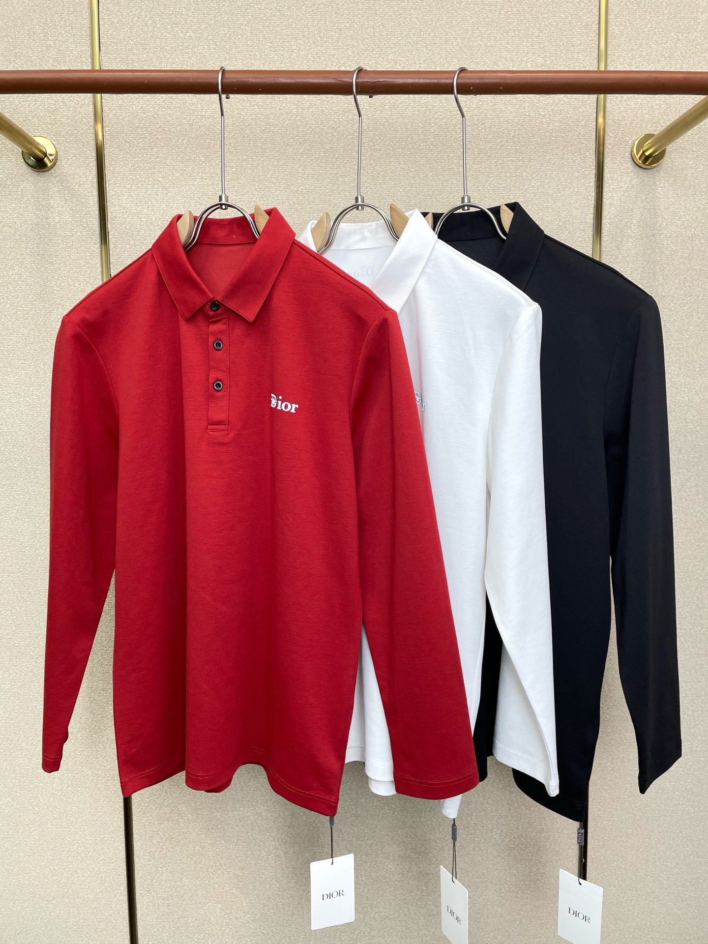 NO:917995,.Dior Dior exclusively supplies new original single men's casual long sleeves. High-end customization. High-end version. Fashionable and versatile imported fabrics. Super soft and delicate feel. Skin-friendly and comfortable to wear. High-end boutique. The upper body is exquisitely made by the factory. A must-have item for men. Three complete standards. Size M-6XL,, dior, dior,19860909.Dior迪奥独家专供新款原单男士休闲长袖 高端定制 高端版本 时尚百搭爆款进口面料 手感超柔软细腻 穿着亲肤舒适 高端精品 代工厂精细做上身非常赞 男士必备单品 三标齐全 码数M-6XL,,dior,dior,,Men's clothing