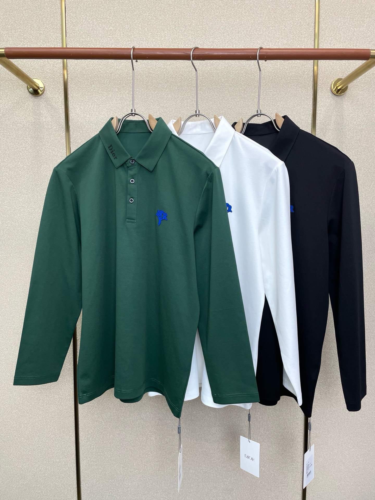 NO:919126,.Dior Dior exclusively supplies new original single men's casual long sleeves. High-end customization. High-end version. Fashionable and versatile imported fabrics. Super soft and delicate feel. Skin-friendly and comfortable to wear. High-end boutique. The upper body is exquisitely made by the factory. A must-have item for men. Three complete standards. Size M-6XL,, dior, dior,19860909.Dior迪奥独家专供新款原单男士休闲长袖 高端定制 高端版本 时尚百搭爆款进口面料 手感超柔软细腻 穿着亲肤舒适 高端精品 代工厂精细做上身非常赞 男士必备单品 三标齐全 码数M-6XL,,dior,dior,,Men's clothing