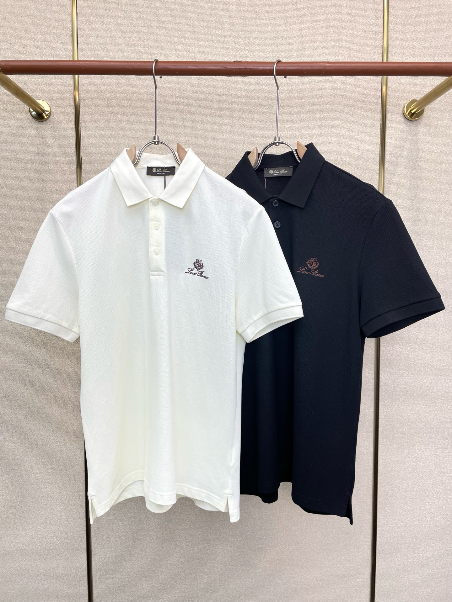 NO:919115,.LP-Loro Piana is exclusively for new men's casual short-sleeves. High-end customization. High-end version. Fashionable and versatile imported fabrics. Super soft and delicate feel. Skin-friendly and comfortable to wear. High-end boutique. The upper body is finely made by the factory. It is a must-have item for men. Three standards are complete. Size M-3XL,, loro piana, loro piana, T-shirt,19860909.LP-Loro Piana诺悠翩雅独家专供新款原单男士休闲短袖 高端定制 高端版本 时尚百搭爆款进口面料 手感超柔软细腻 穿着亲肤舒适 高端精品 代工厂精细做上身非常赞 男士必备单品 三标齐全 码数M-3XL,,loro piana,loro piana,T-shirt,,Men's clothing