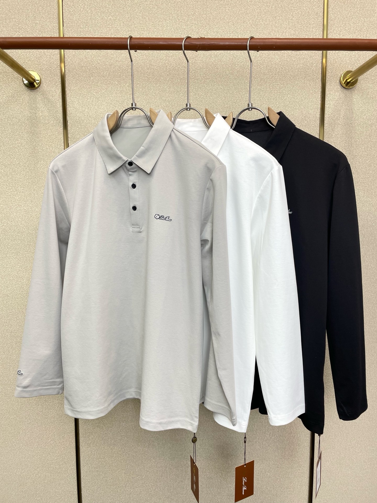 NO:937579,.LP-Loro Piana is a must-have new style original men's casual long sleeve. High-end customization. High-end version. Fashionable and versatile imported fabrics. Super soft and delicate feel. Skin-friendly and comfortable to wear. High-end boutique. The upper body is finely made by the factory. It is a must-have item for men. Three standards are complete. Size M-6XL,, loro piana, loro piana,19860909.LP-Loro Piana诺悠翩雅砸锅卖铁都要上的新款新款原单男士休闲长袖 高端定制 高端版本 时尚百搭爆款进口面料 手感超柔软细腻 穿着亲肤舒适 高端精品 代工厂精细做上身非常赞 男士必备单品 三标齐全 码数M-6XL,,loro piana,loro piana,,Men's clothing