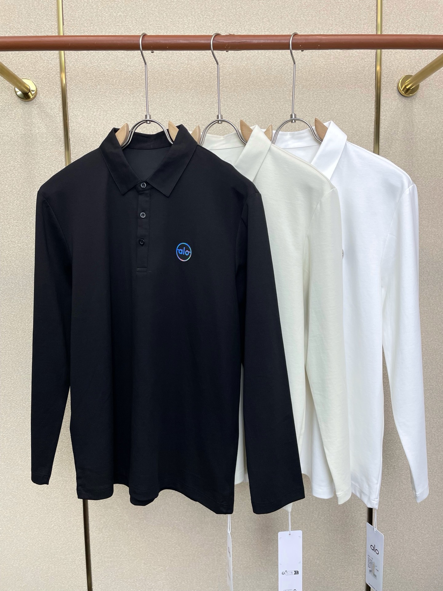 NO:937582,.ALO YOGA is a must-have new model. Original men's casual long sleeves. High-end customization. High-end version. Fashionable and versatile imported fabrics. Super soft and delicate feel. Skin-friendly and comfortable to wear. High-end boutique. The upper body is exquisitely made by the OEM. It is a must-have item for men. Three complete standards. Size M-6XL.19860909.ALO YOGA砸锅卖铁都要上的新款新款原单男士休闲长袖 高端定制 高端版本 时尚百搭爆款进口面料 手感超柔软细腻 穿着亲肤舒适 高端精品 代工厂精细做上身非常赞 男士必备单品 三标齐全 码数M-6XL,,,Men's clothing