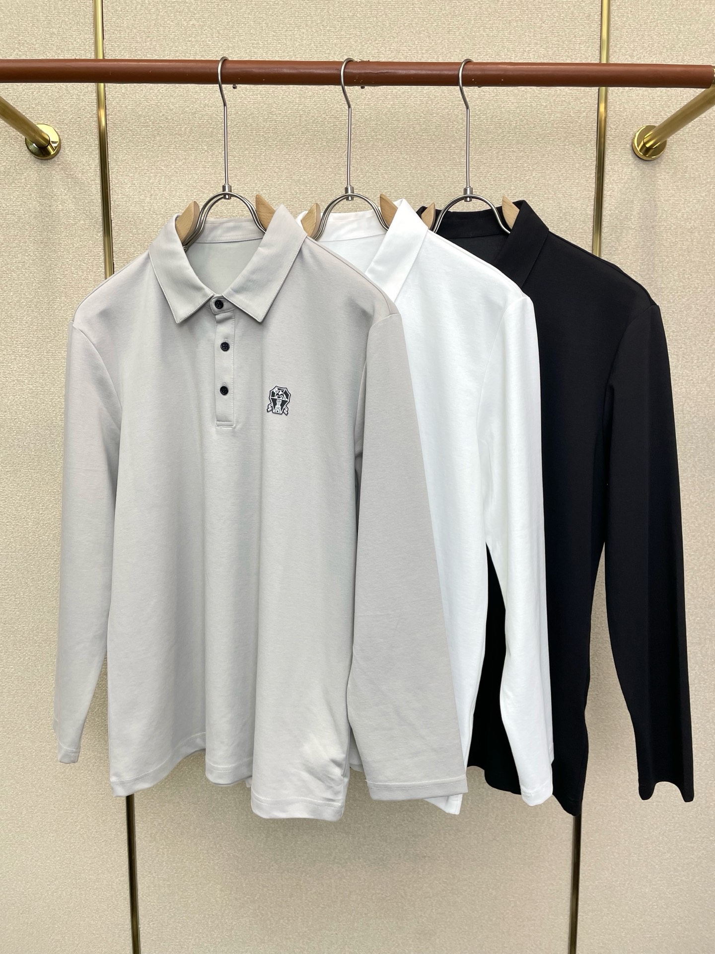 NO:937585,.BC-Brunello Cucineli Brunello Cucineli is a must-have new style original men's casual long-sleeved high-end customized high-version fashionable and versatile imported fabrics. It feels super soft and delicate. It is skin-friendly and comfortable to wear. High-end boutique. The upper body made by the factory is very good. A must-have item for men. Three complete standards. Size M-6XL, brunello cucinelli,19860909.BC-Brunello Cucineli 布鲁内洛 库奇內利砸锅卖铁都要上的新款新款原单男士休闲长袖 高端定制 高版本 时尚百搭爆款进口面料 手感超柔软细腻 穿着亲肤舒适 高端精品 代工厂精细做上身非常赞 男士必备单品 三标齐全 码数M-6XL,,brunello cucinelli,,Men's clothing