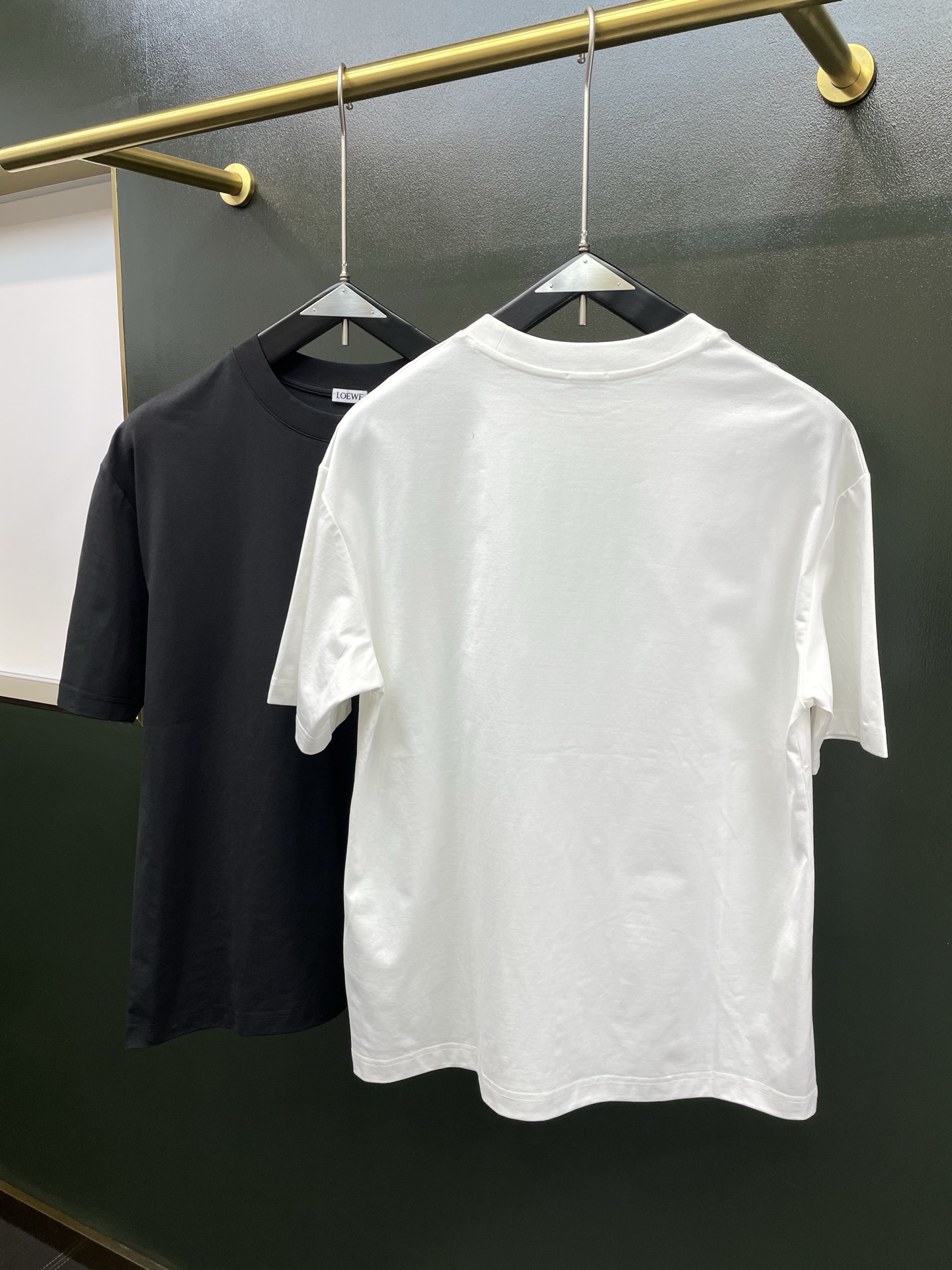 LOEWE罗意威💥砸锅卖铁都要上的新款新款原单男士休闲短袖 高端定制 高端版本 时尚百搭爆款⚠️⚠️✨✨进口面料 手感超