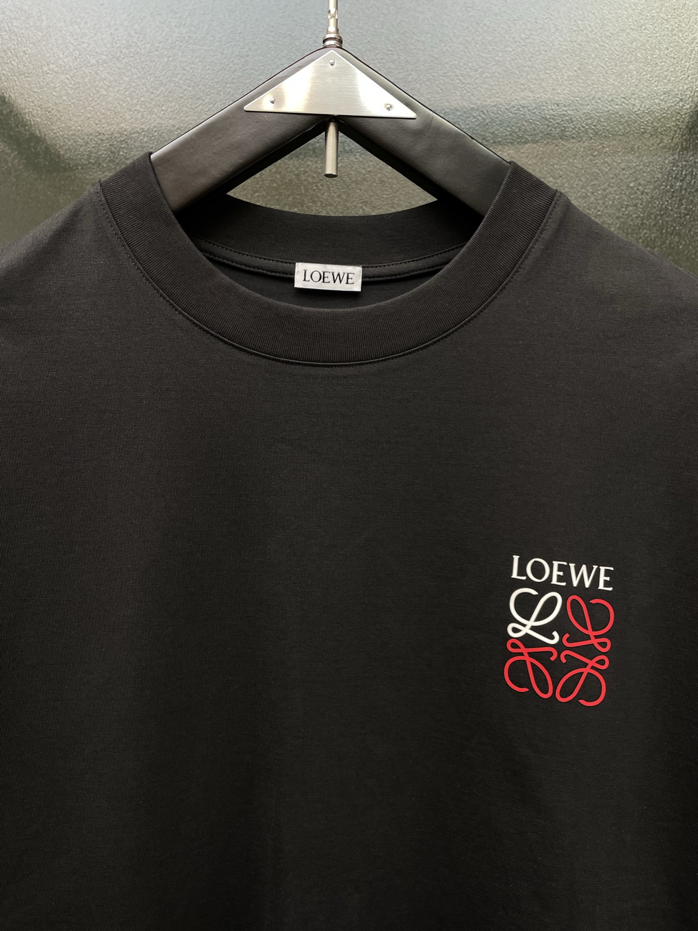 LOEWE罗意威💥砸锅卖铁都要上的新款新款原单男士休闲短袖 高端定制 高端版本 时尚百搭爆款⚠️⚠️✨✨进口面料 手感超