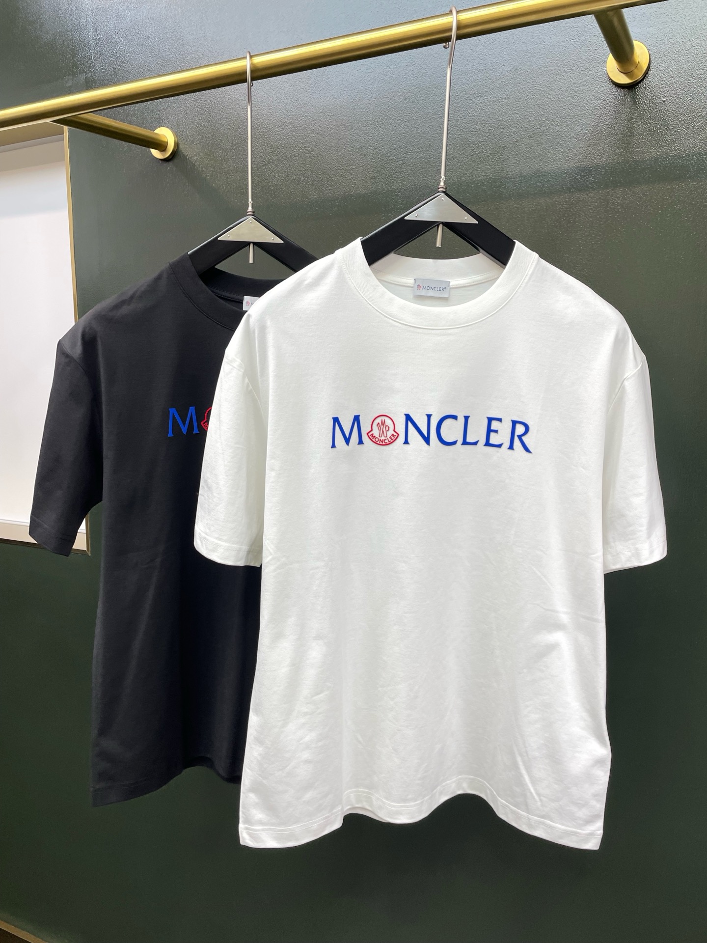Moncler蒙口💥砸锅卖铁都要上的新款新款原单男士休闲短袖 高端定制 高端版本 时尚百搭爆款⚠️⚠️✨✨进口面料 手感