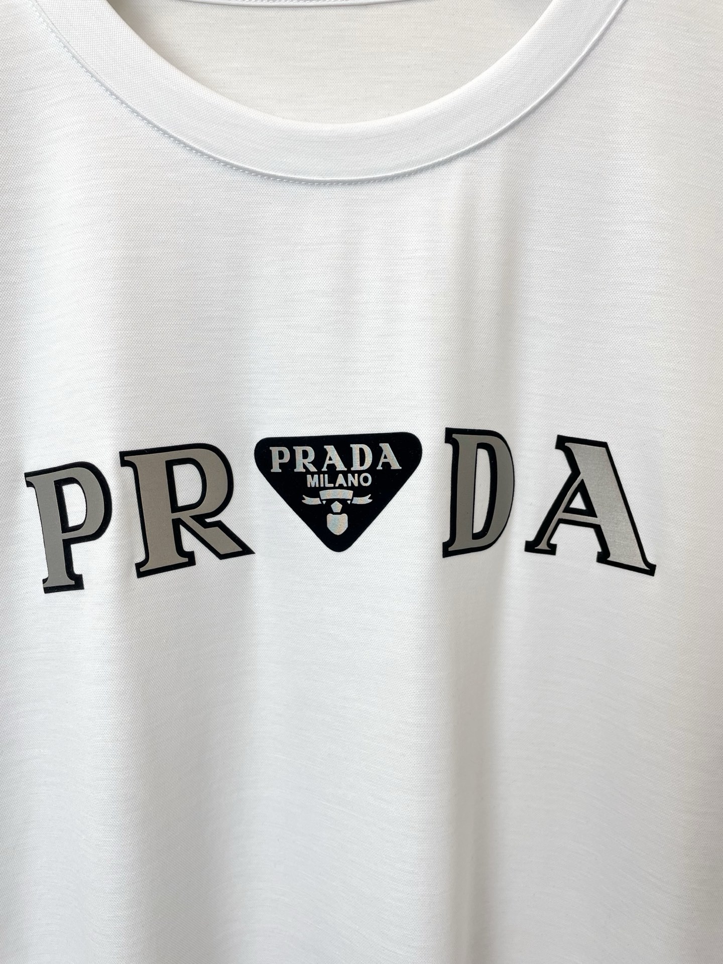 Prada普拉达💥砸锅卖铁都要上的新款新款原单男士休闲短袖 高端定制 高端版本 时尚百搭爆款⚠️⚠️✨✨进口面料 手感超