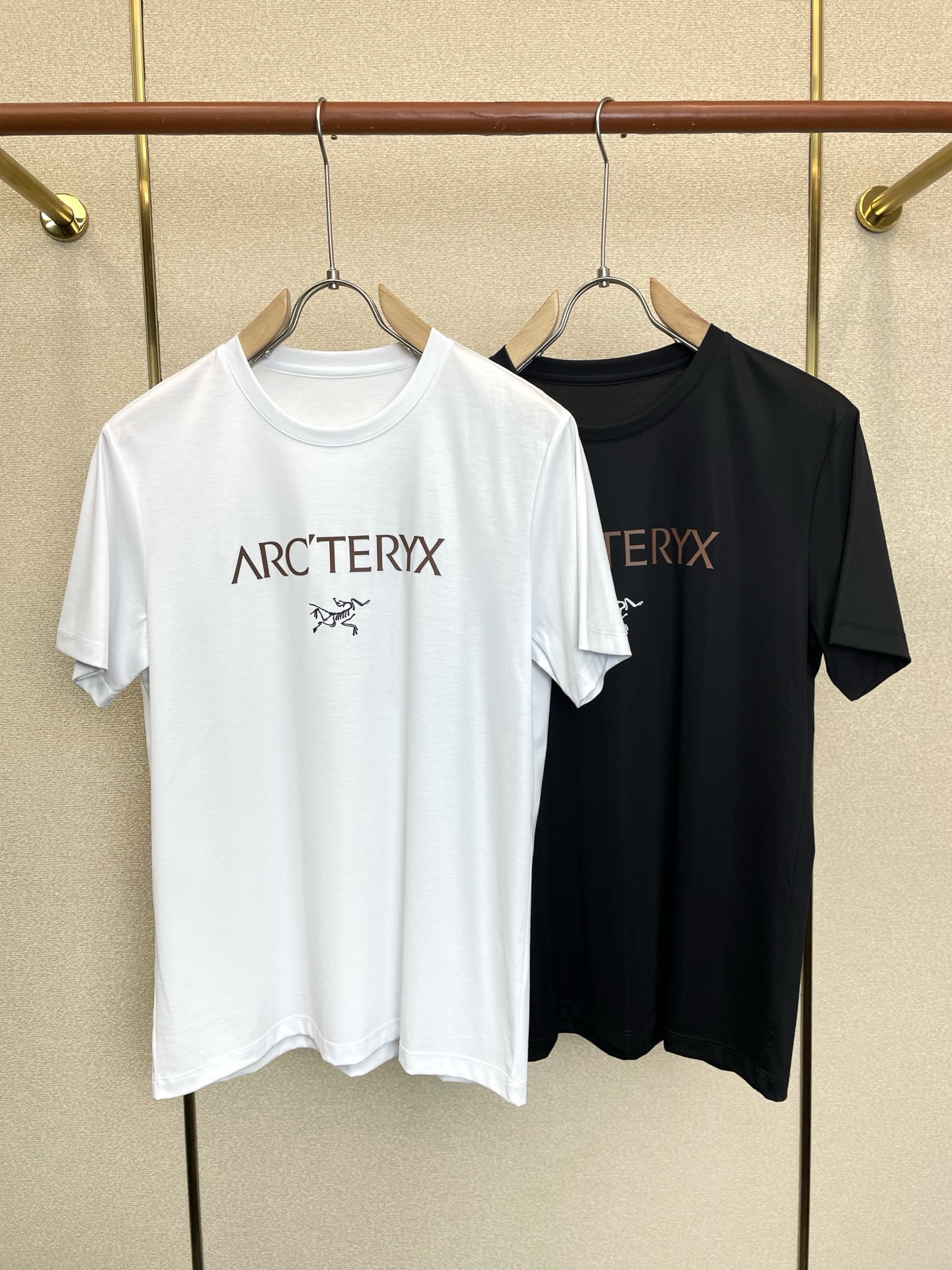 NO:937623,.Arc’teryx exclusively provides new original men’s casual short sleeves. High-end customization. High-end version. Fashionable and versatile imported fabrics. Super soft and delicate feel. Skin-friendly and comfortable to wear. High-end boutique. The upper body is exquisitely made by the factory. A must-have item for men. Complete with three standards. Size M-6XL, arc’teryx, T-shirt,19860909.Arc’teryx始祖鸟独家专供新款原单男士休闲短袖 高端定制 高端版本 时尚百搭爆款进口面料 手感超柔软细腻 穿着亲肤舒适 高端精品 代工厂精细做上身非常赞 男士必备单品 三标齐全 码数M-6XL,arc'teryx,T-shirt,,Men's clothing