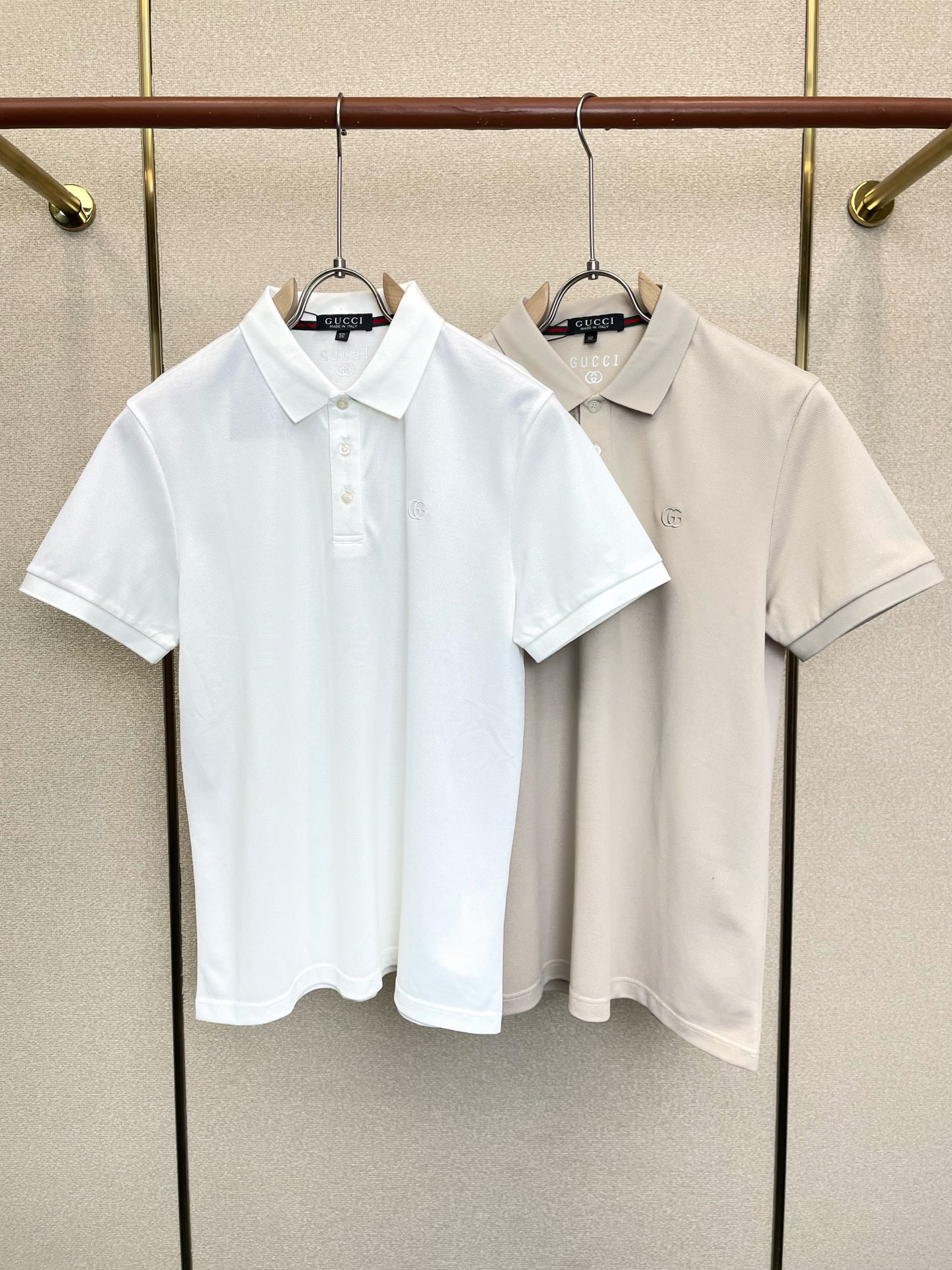 NO:938396,.Gucci Gucci's new and popular new original men's casual short sleeves, high-end customization, high-end version, fashionable and versatile imported fabrics, super soft and delicate to the touch, skin-friendly and comfortable to wear, high-end boutique, the upper body is exquisitely made by the OEM, a must-have item for men, complete with three standards, size M-4XL,, gucci, gucci, T-shirt,19860909.Gucci古驰砸锅卖铁都要上的新款新款原单男士休闲短袖 高端定制 高端版本 时尚百搭爆款进口面料 手感超柔软细腻 穿着亲肤舒适 高端精品 代工厂精细做上身非常赞 男士必备单品 三标齐全 码数M-4XL,,gucci,gucci,T-shirt,,Men's clothing