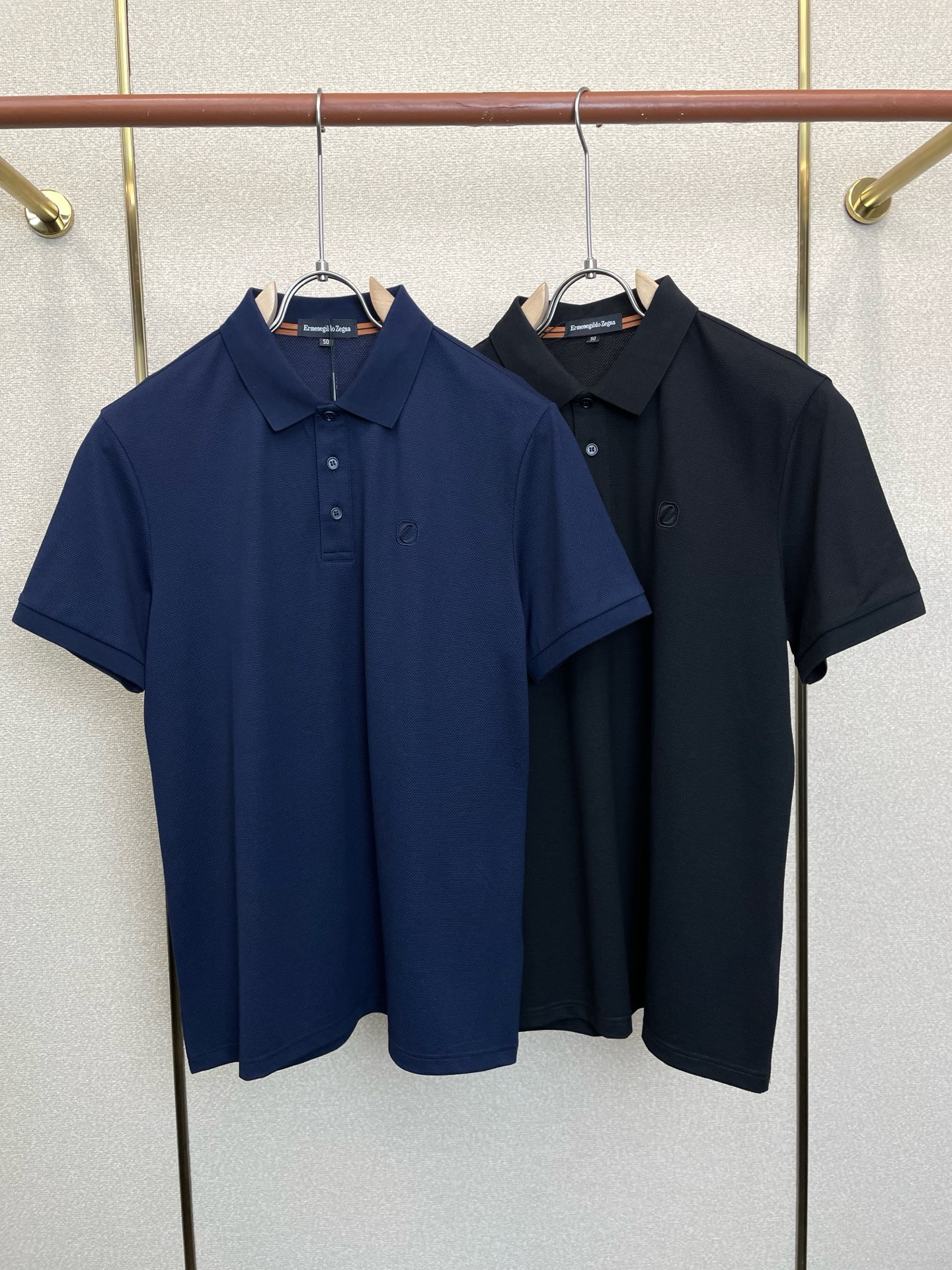 NO:937614,.ZEGNA Zegna exclusively supplies the new original men's casual short-sleeves, high-end customization, high-end version, fashionable and versatile imported fabrics, super soft and delicate to the touch, skin-friendly and comfortable to wear, high-end boutique, the upper body is exquisitely made by the factory, a must-have item for men, complete with three standards, size M-4XL,,zegna,T-shirt,19860909.ZEGNA杰尼亚独家专供新款原单男士休闲短袖 高端定制 高端版本 时尚百搭爆款进口面料 手感超柔软细腻 穿着亲肤舒适 高端精品 代工厂精细做上身非常赞 男士必备单品 三标齐全 码数M-4XL,,zegna,T-shirt,,Men's clothing