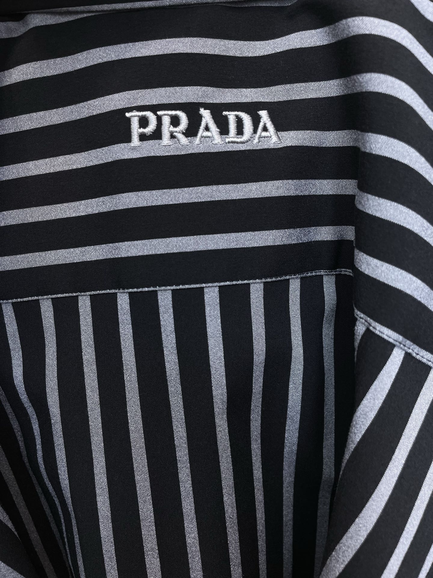 Prada普拉达💥砸锅卖铁都要上的新款新款原单男士休闲衬衫 高端定制 高端版本 时尚百搭爆款⚠️⚠️✨✨进口面料 手感超