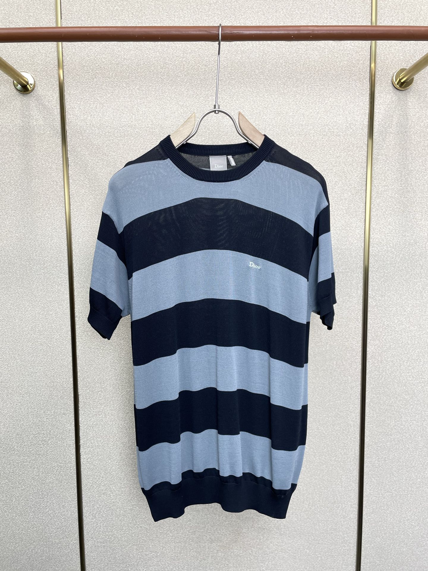 NO:938408,.Dior Dior’s new and popular original men’s casual short-sleeve, high-end customization, high-end version, fashionable and versatile, popular imported fabrics, super soft and delicate to the touch, skin-friendly and comfortable to wear, high-end boutique, exquisite upper body made by the factory is very good, men’s must-have items, three complete standards, size S-XL, dior, dior, T-shirt,19860909.Dior迪奥砸锅卖铁都要上的新款新款原单男士休闲短袖 高端定制 高端版本 时尚百搭爆款进口面料 手感超柔软细腻 穿着亲肤舒适 高端精品 代工厂精细做上身非常赞 男士必备单品 三标齐全 码数S-XL,,dior,dior,T-shirt,,Men's clothing