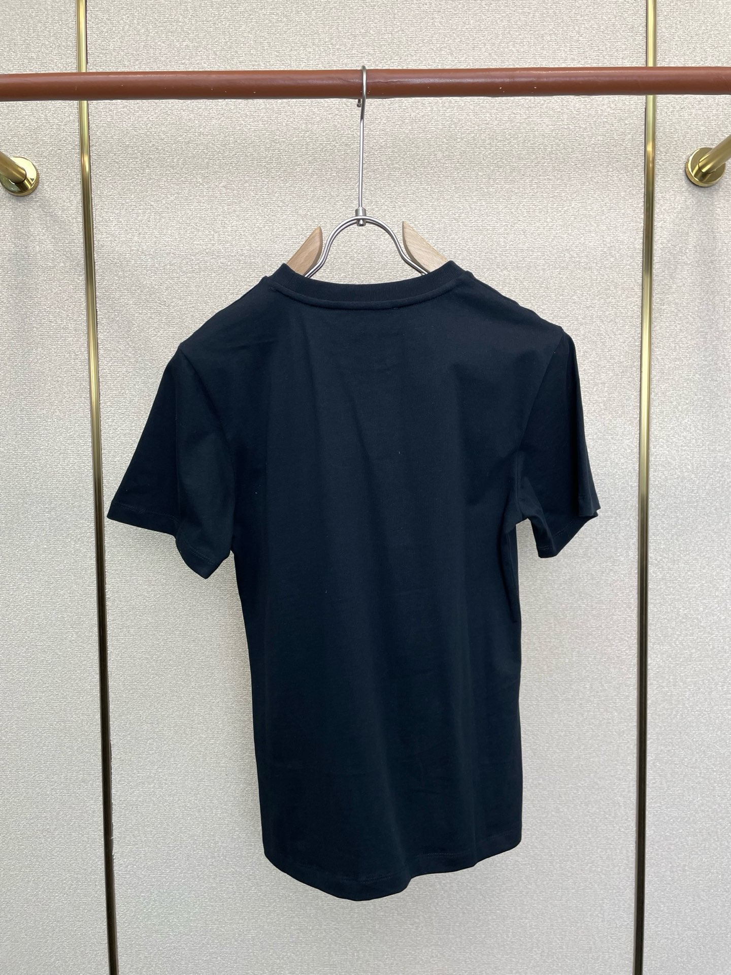 Louis Vuitton路易威登👚砸锅卖铁都要上的新款👚新款女装休闲短袖 高端版本！独特设计 专柜定制面料 透气舒适度