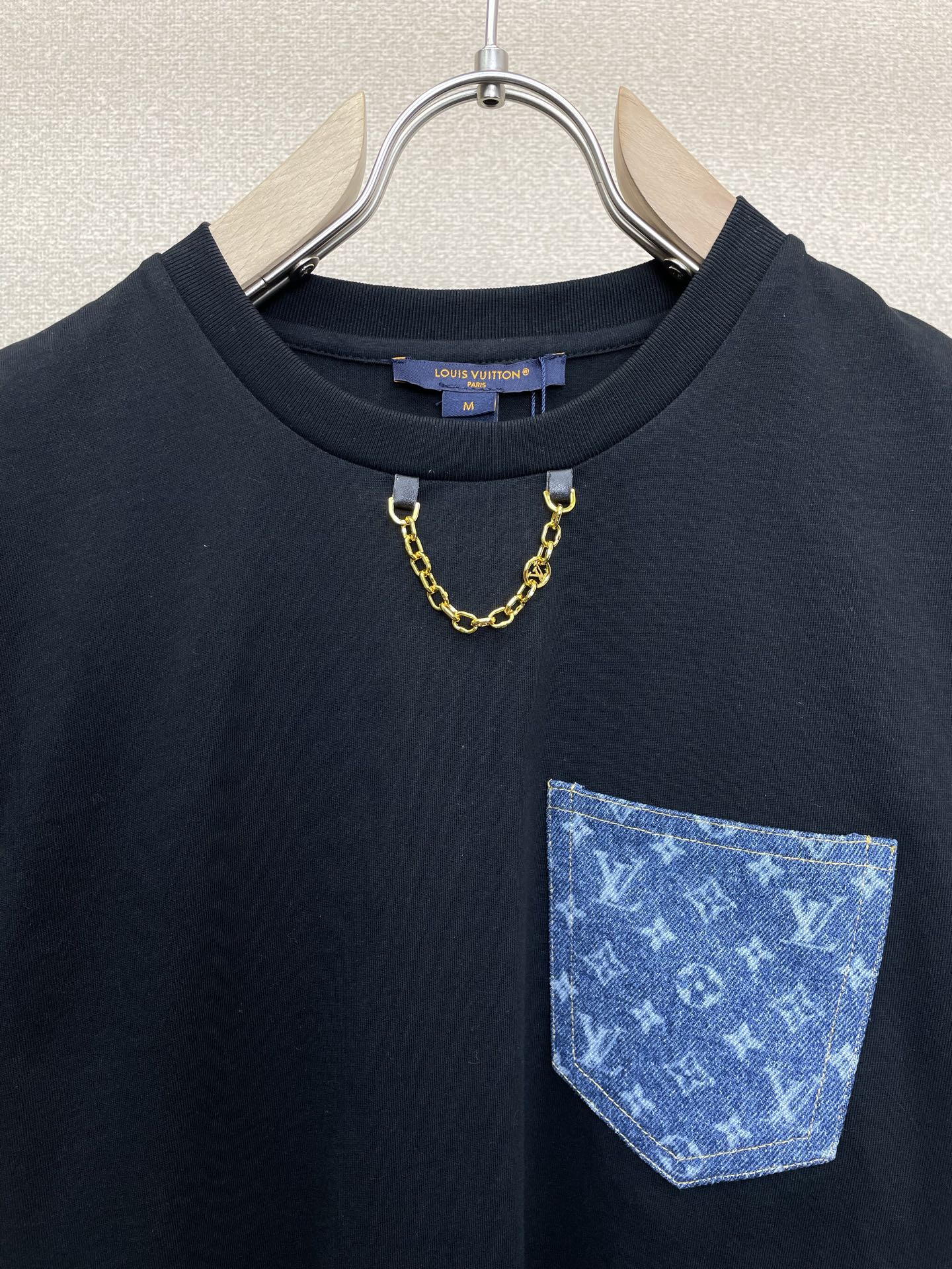 Louis Vuitton路易威登👚砸锅卖铁都要上的新款👚新款女装休闲短袖 高端版本！独特设计 专柜定制面料 透气舒适度
